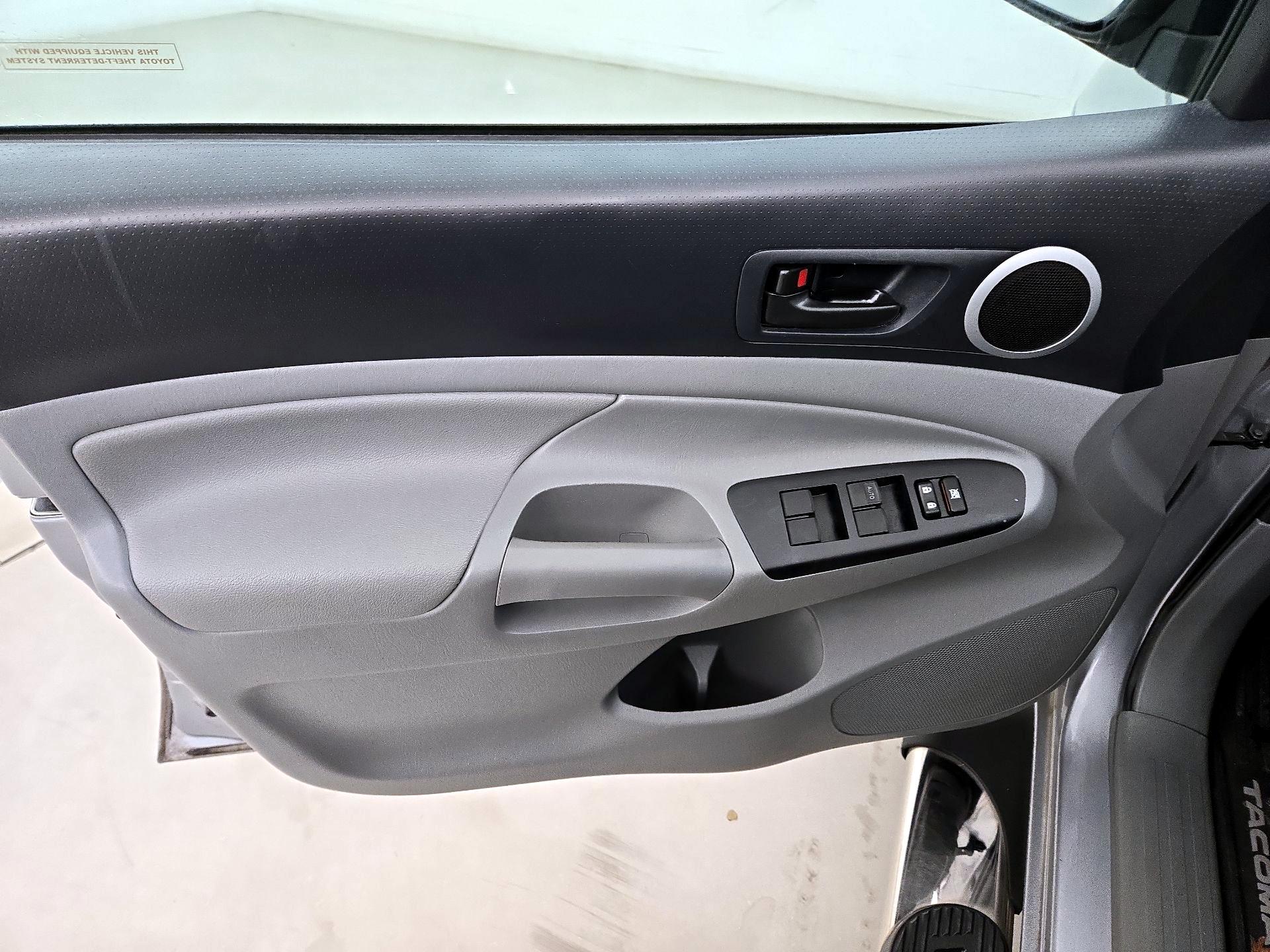 Thumbnail: 2014 Toyota Tacoma - 12