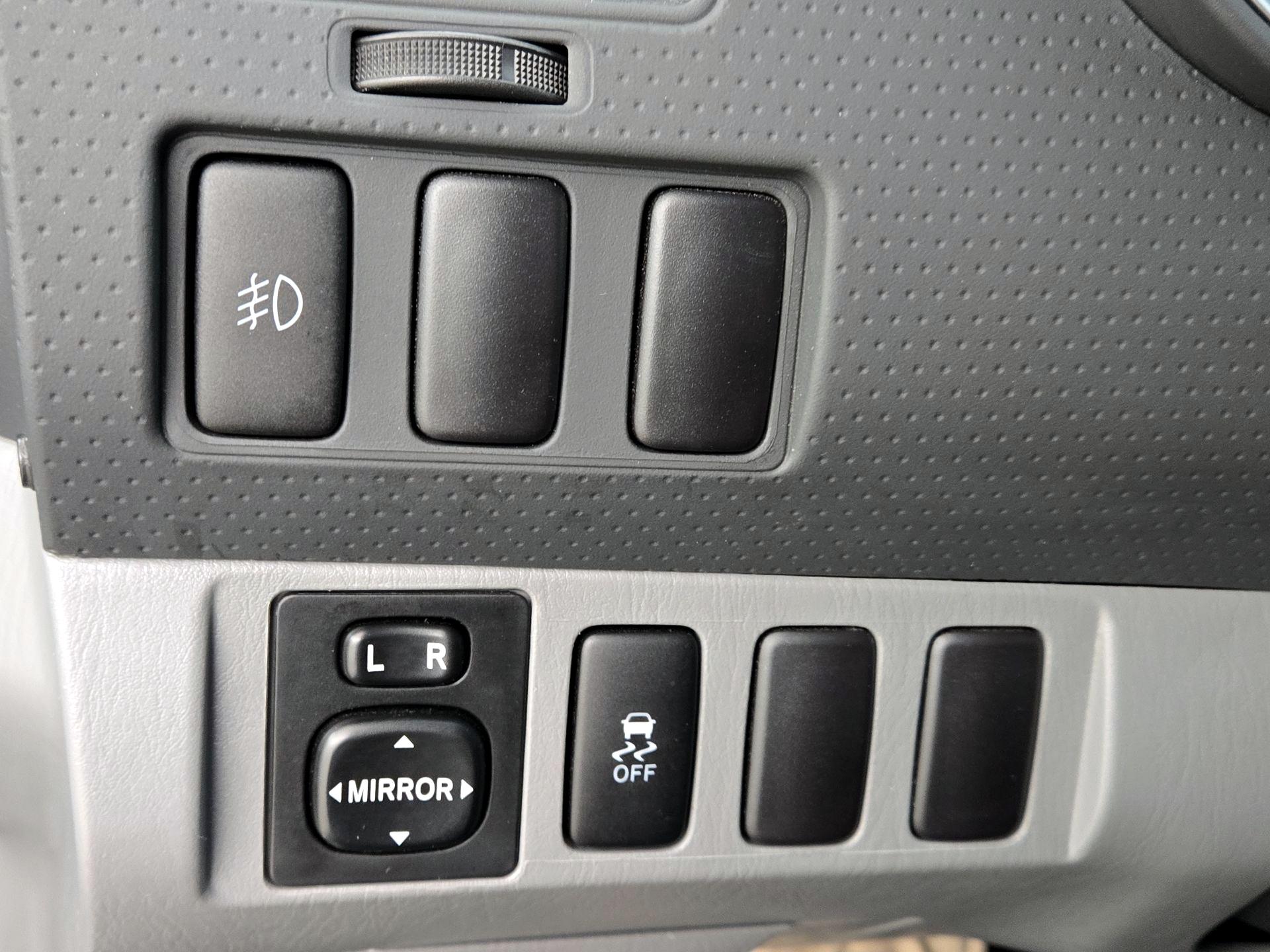 Thumbnail: 2014 Toyota Tacoma - 13