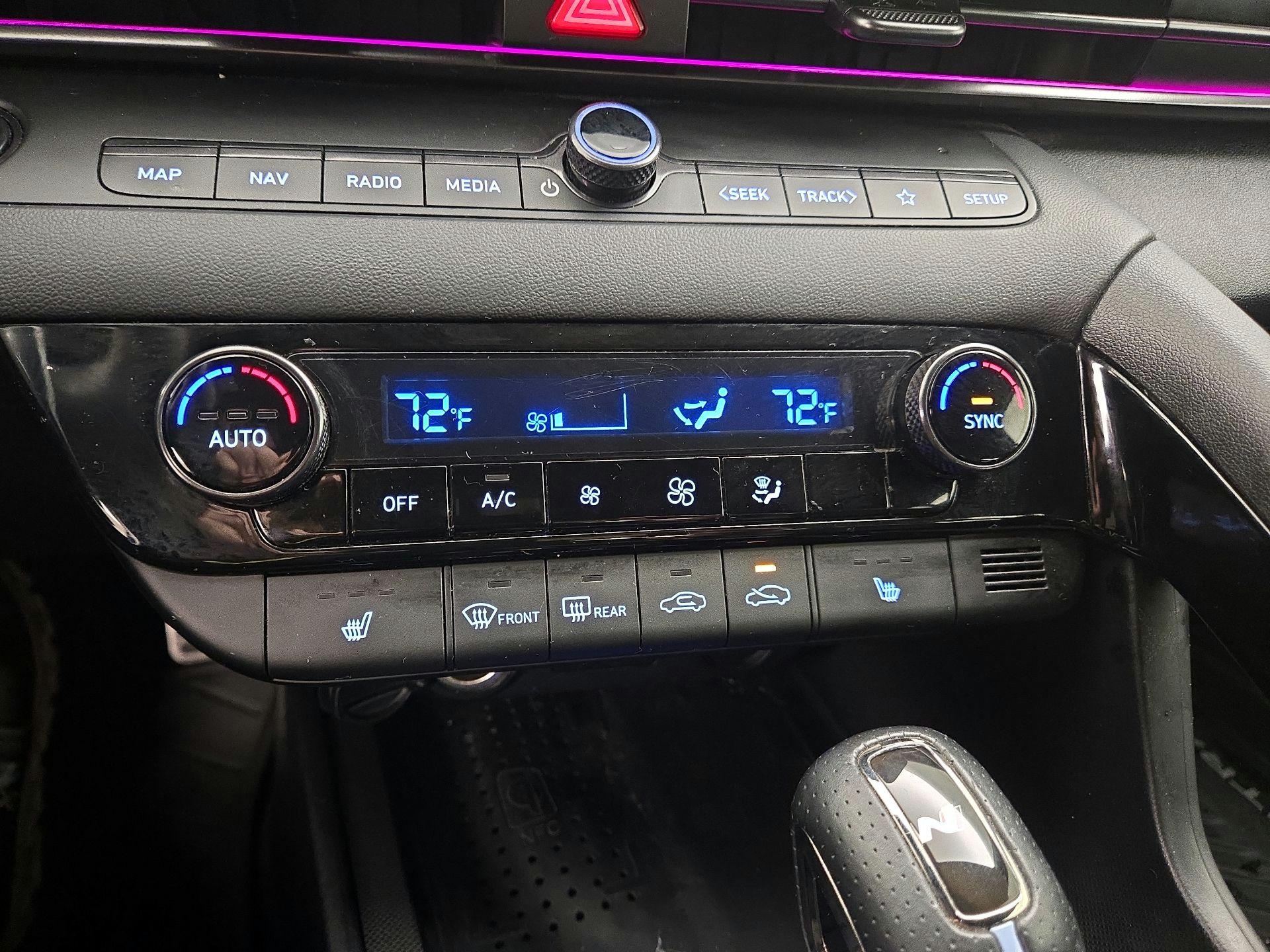 Thumbnail: 2022 Hyundai Elantra - 17