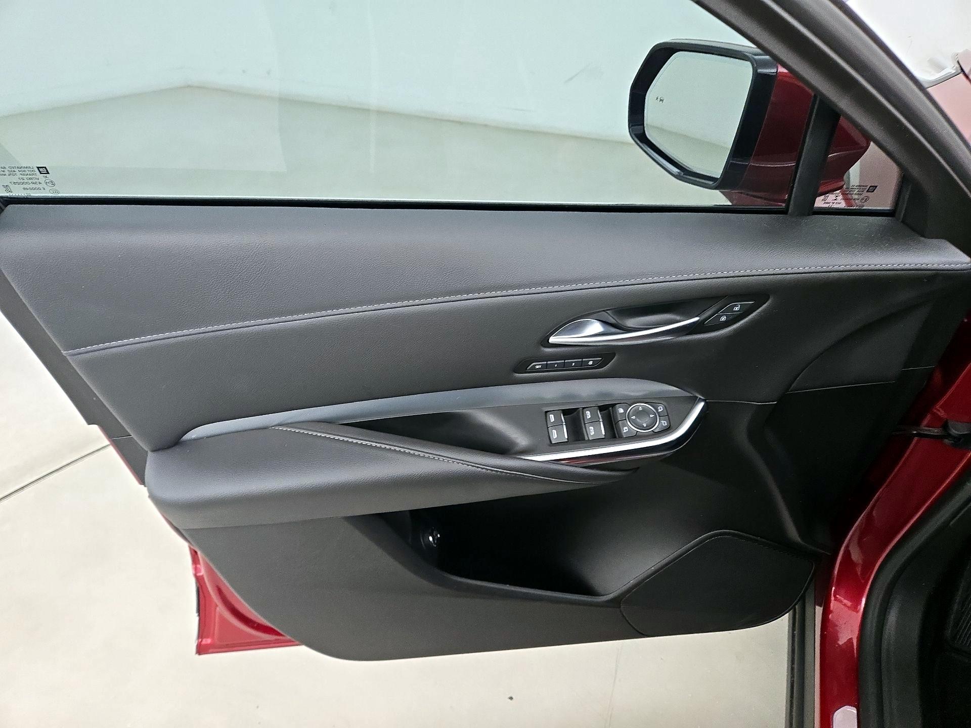 Thumbnail: 2023 Cadillac XT4 - 12