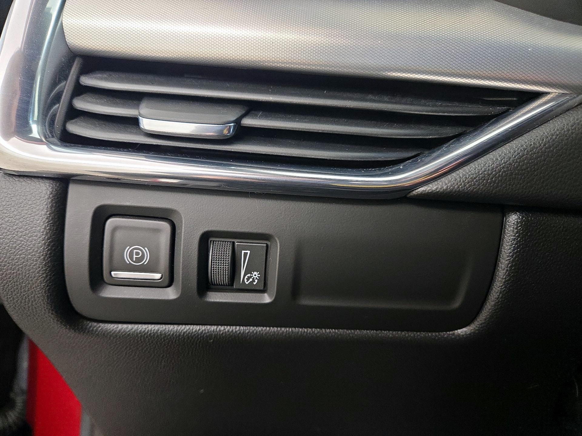 Thumbnail: 2023 Cadillac XT4 - 13