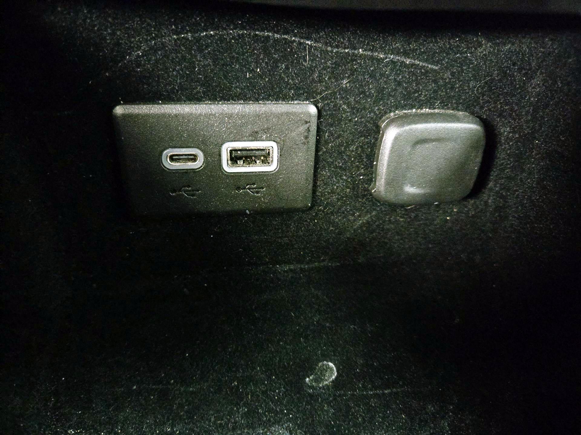 Thumbnail: 2023 Cadillac XT4 - 18