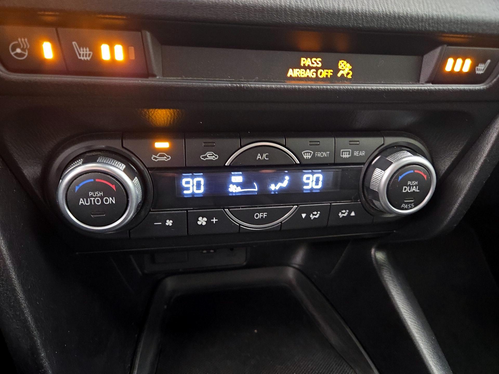 Thumbnail: 2018 Mazda Mazda3 - 17