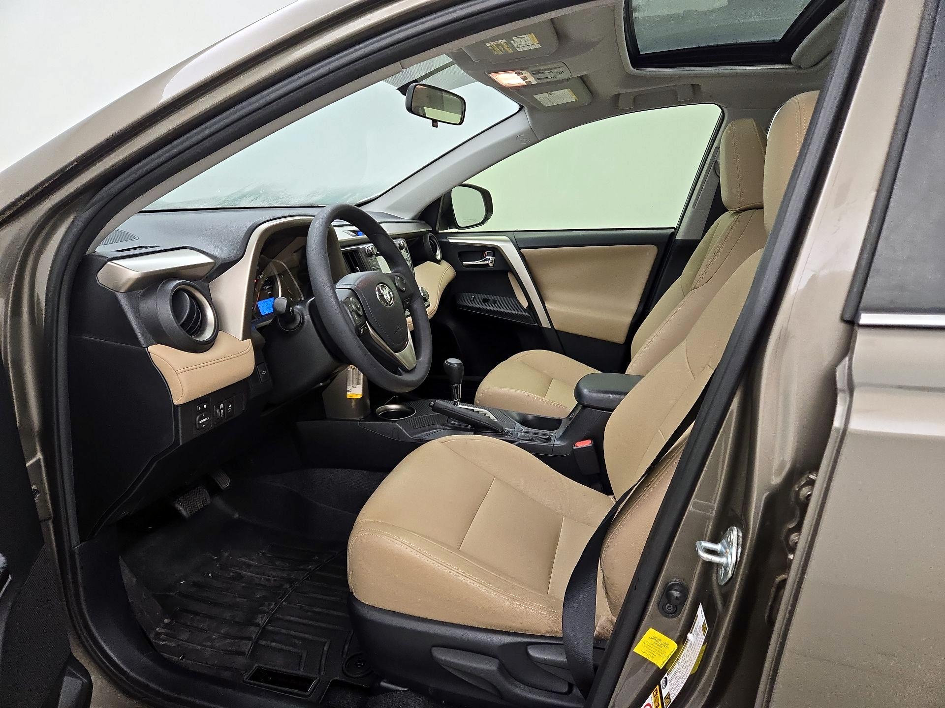 Thumbnail: 2015 Toyota RAV4 - 11