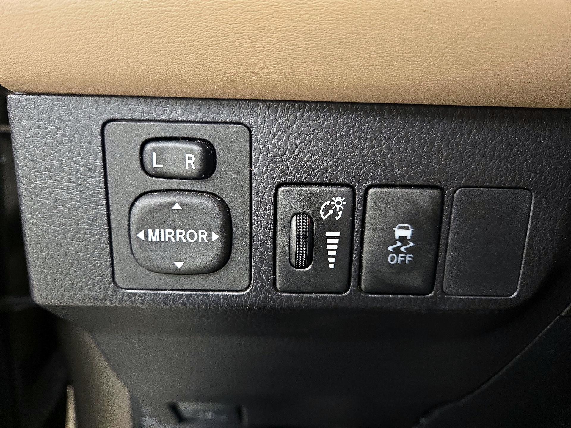 Thumbnail: 2015 Toyota RAV4 - 13