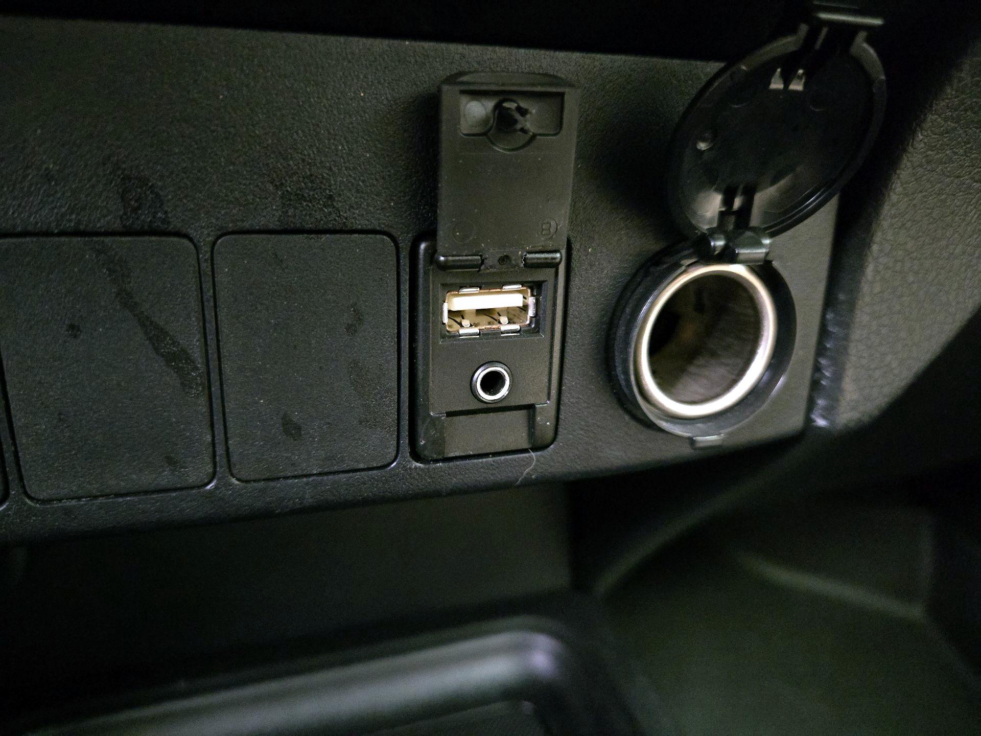 Thumbnail: 2015 Toyota RAV4 - 18