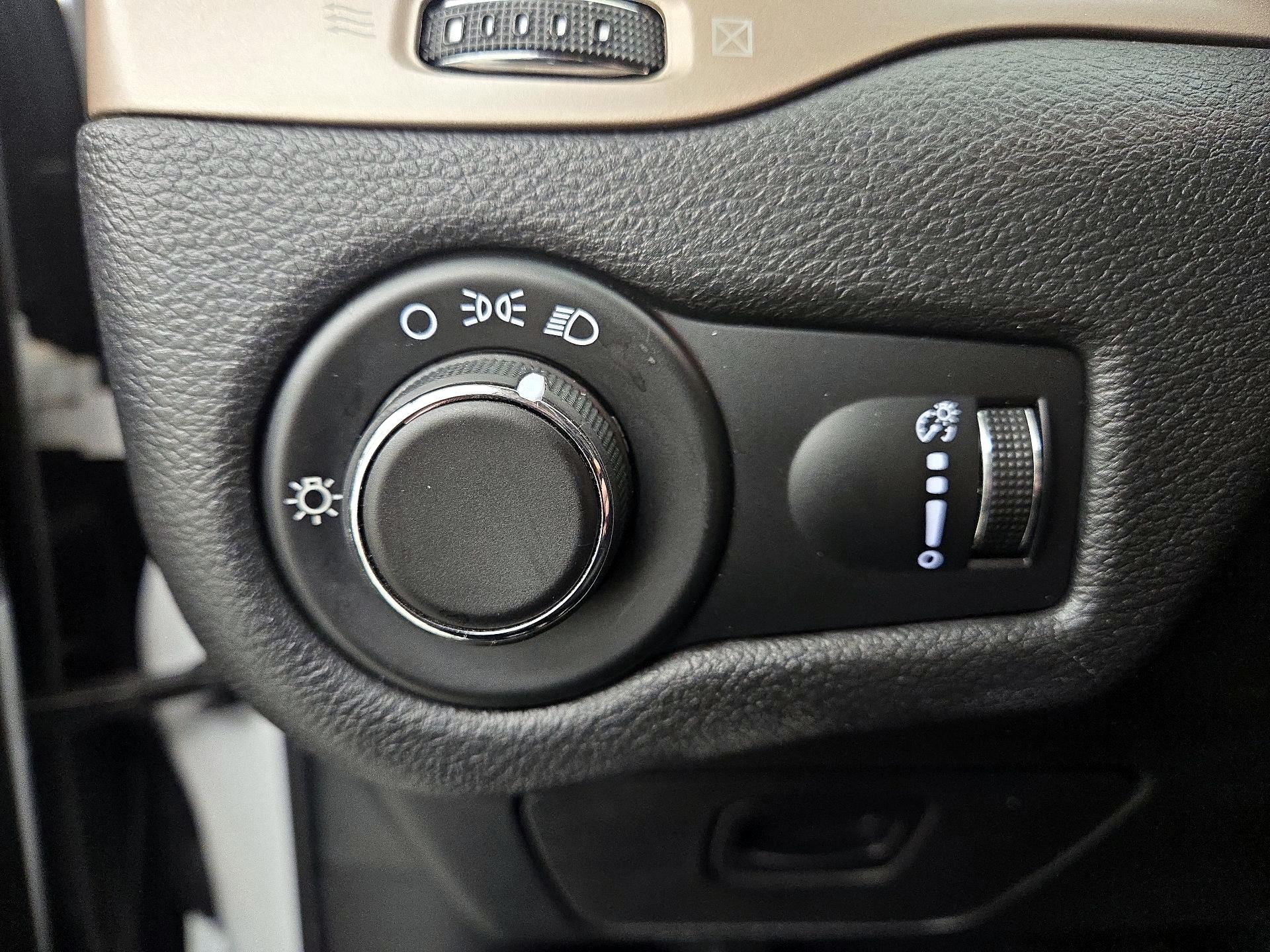 Thumbnail: 2015 Jeep Cherokee - 13