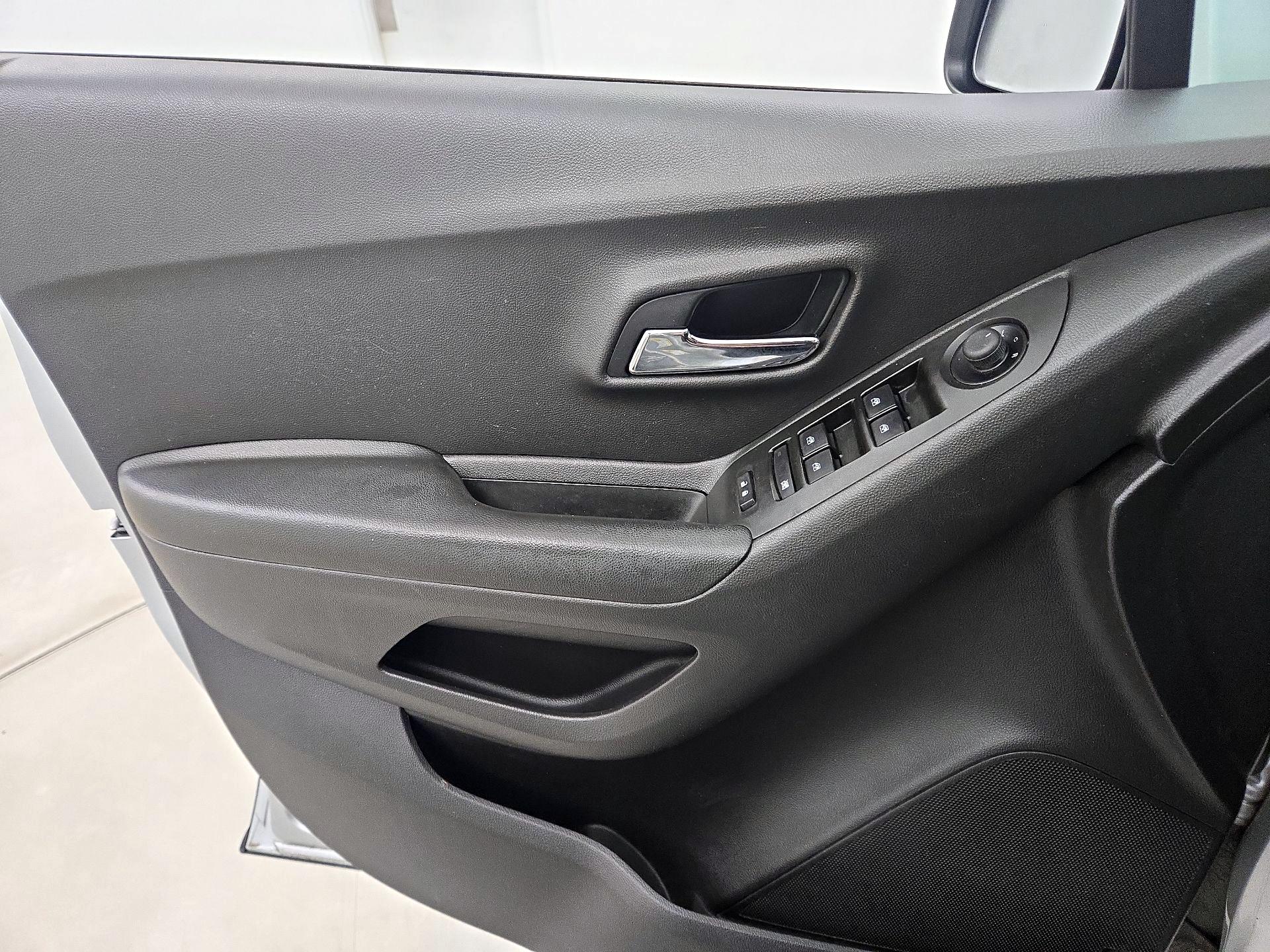 Thumbnail: 2021 Chevrolet Trax - 12