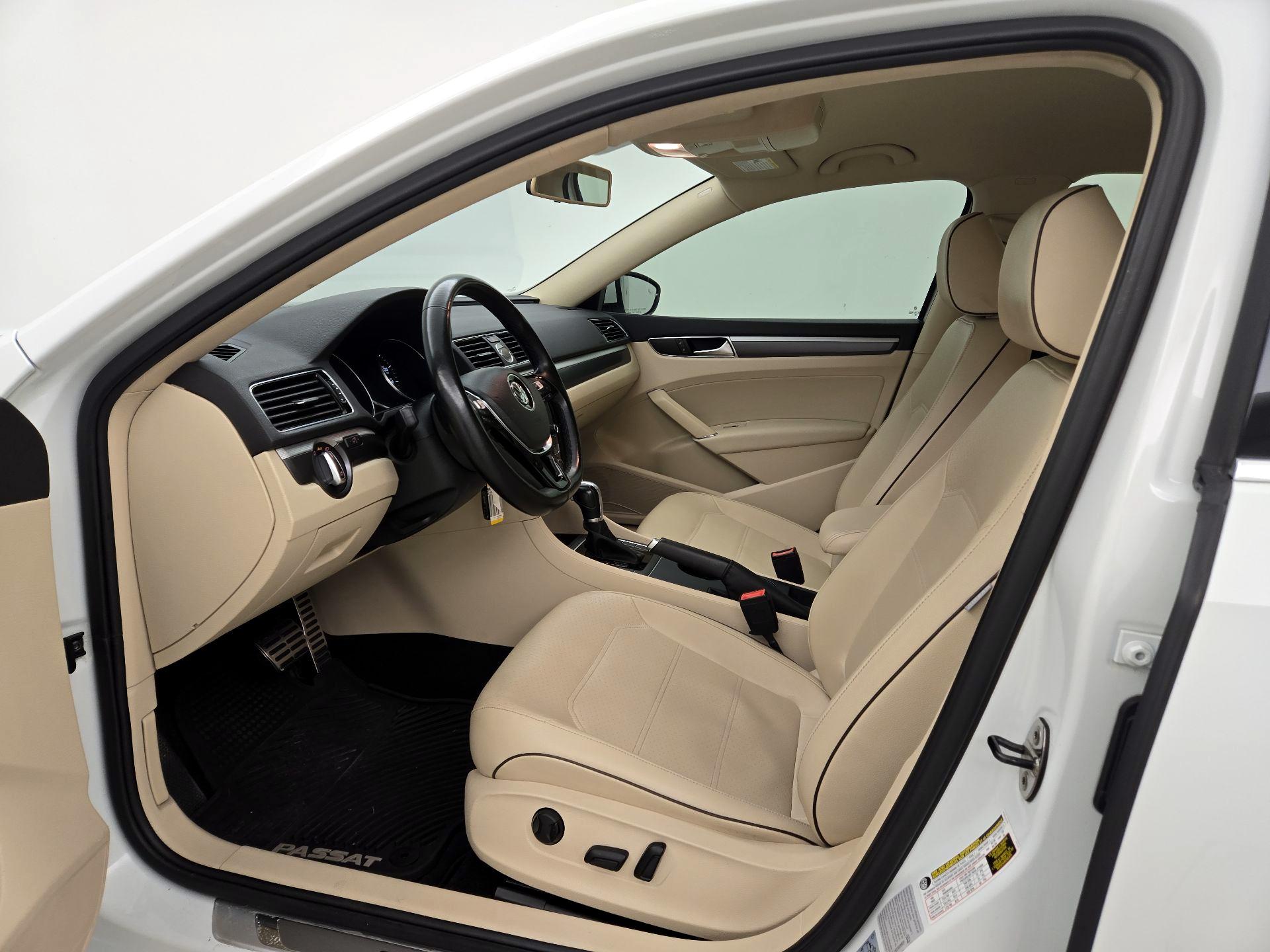 Thumbnail: 2017 Volkswagen Passat - 11