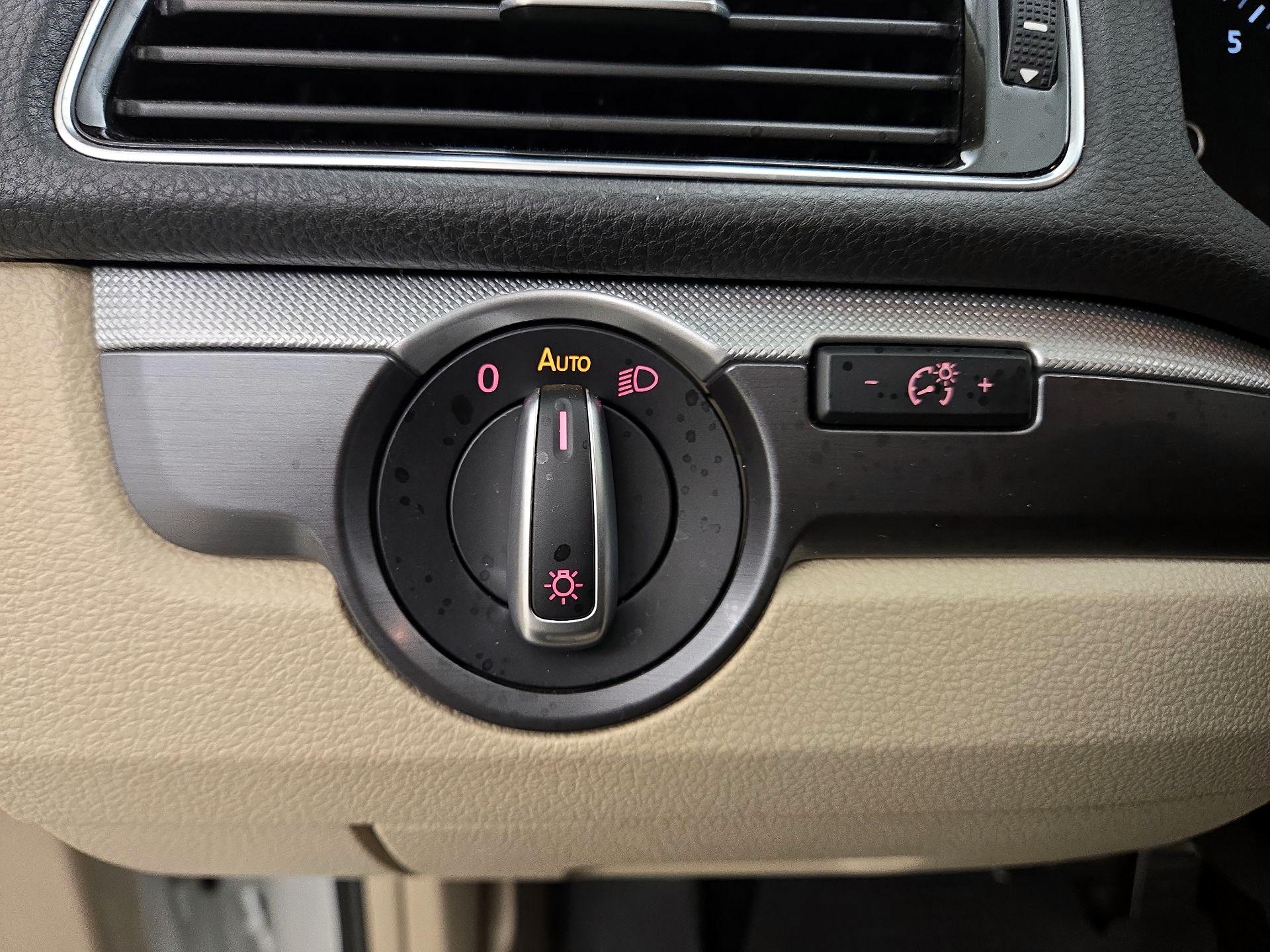 Thumbnail: 2017 Volkswagen Passat - 13