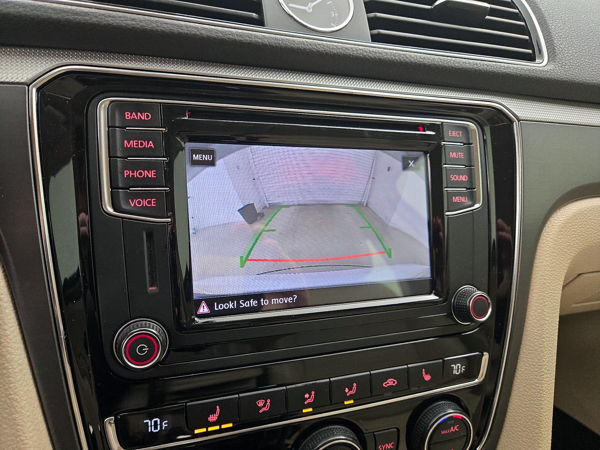 Thumbnail: 2017 Volkswagen Passat - 14