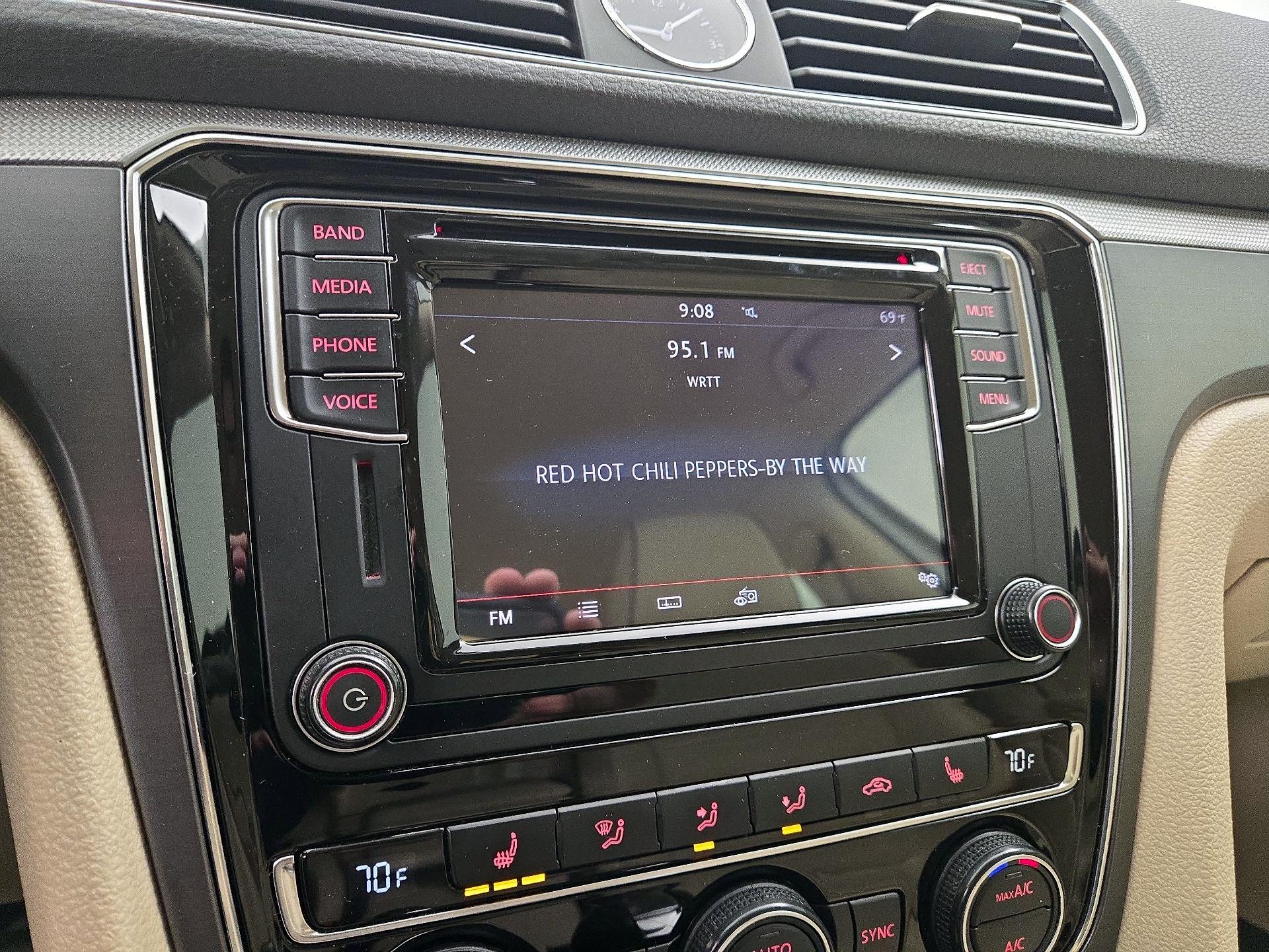 Thumbnail: 2017 Volkswagen Passat - 15