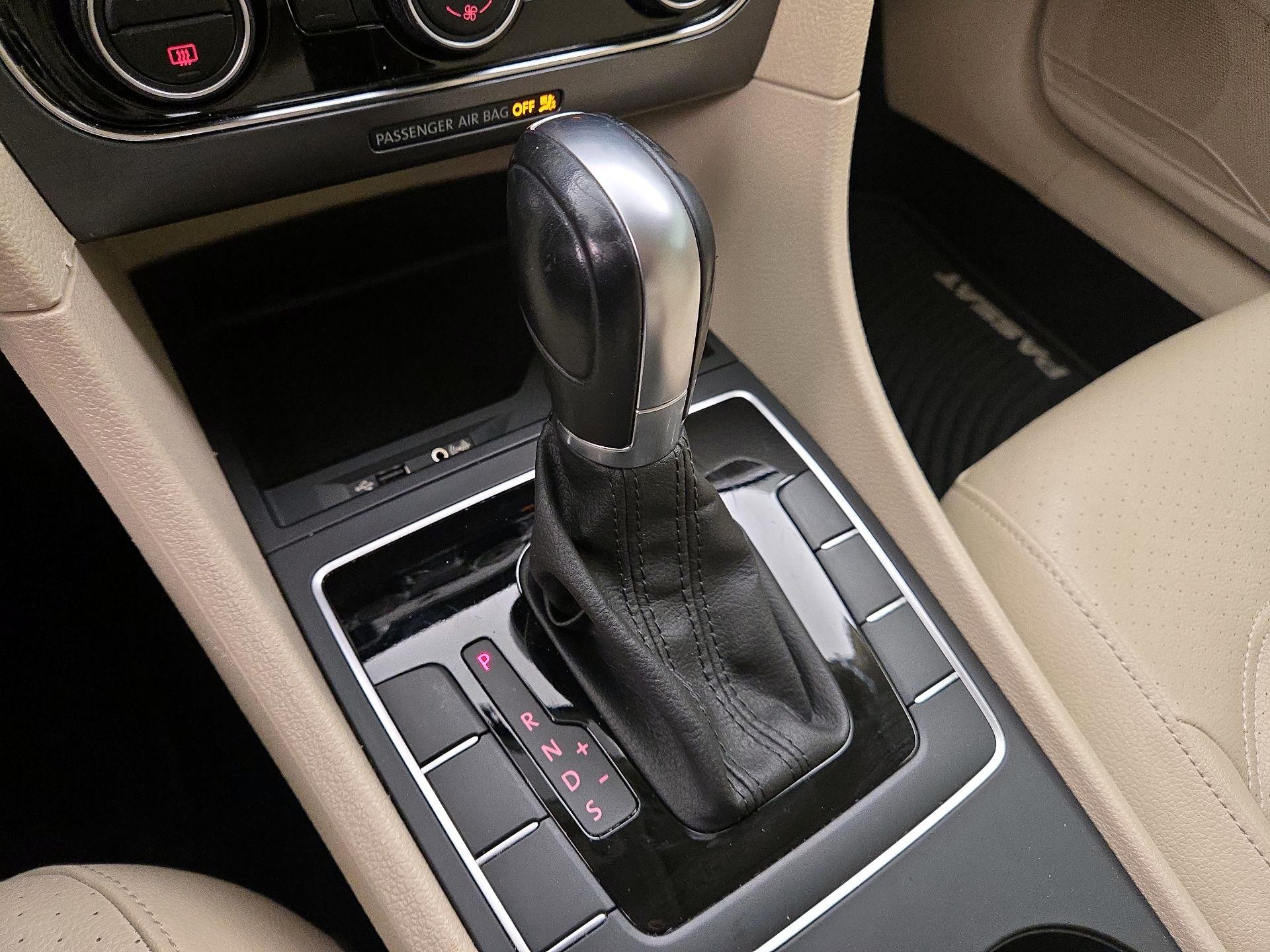 Thumbnail: 2017 Volkswagen Passat - 17