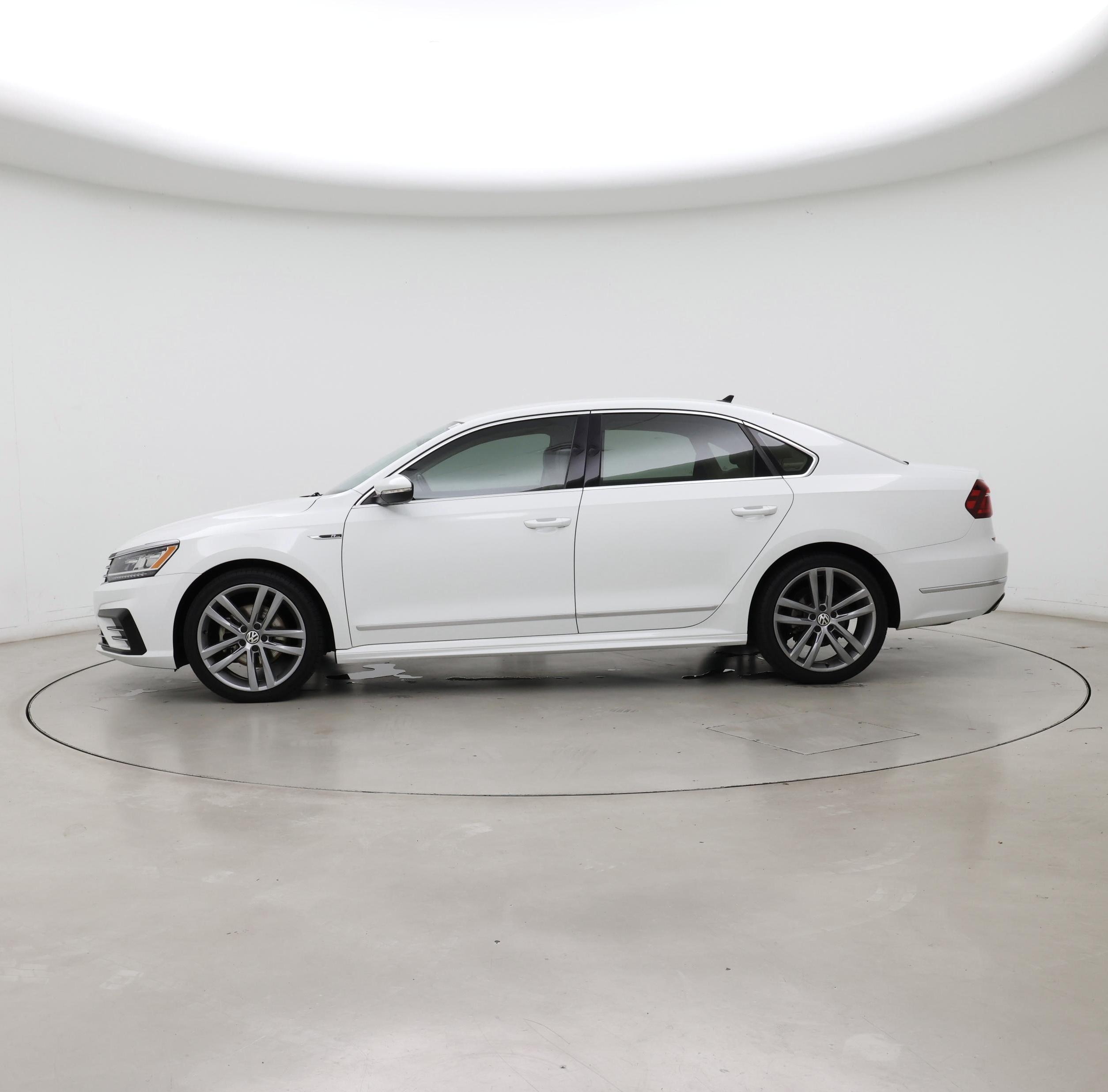 Thumbnail: 2017 Volkswagen Passat - 3