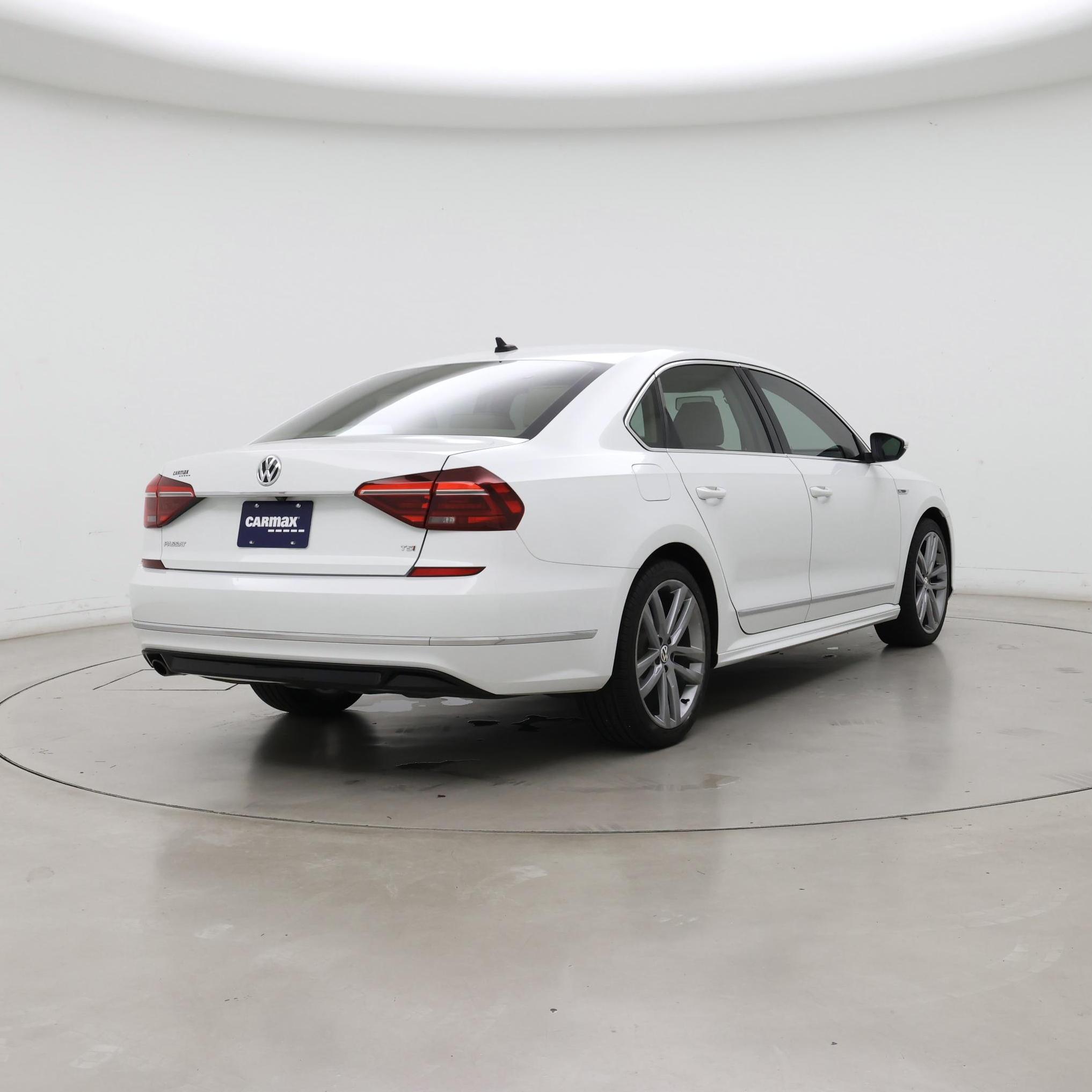 Thumbnail: 2017 Volkswagen Passat - 8