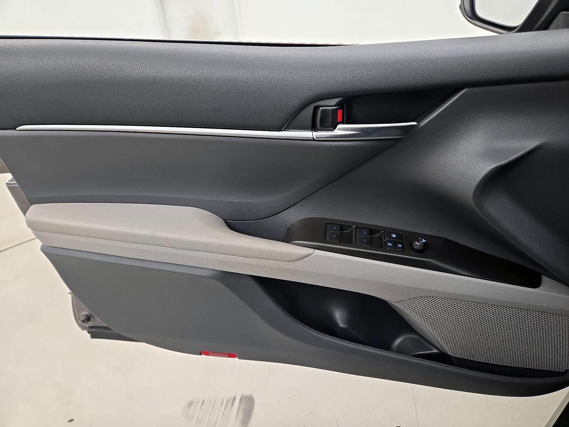 Thumbnail: 2022 Toyota Camry - 12