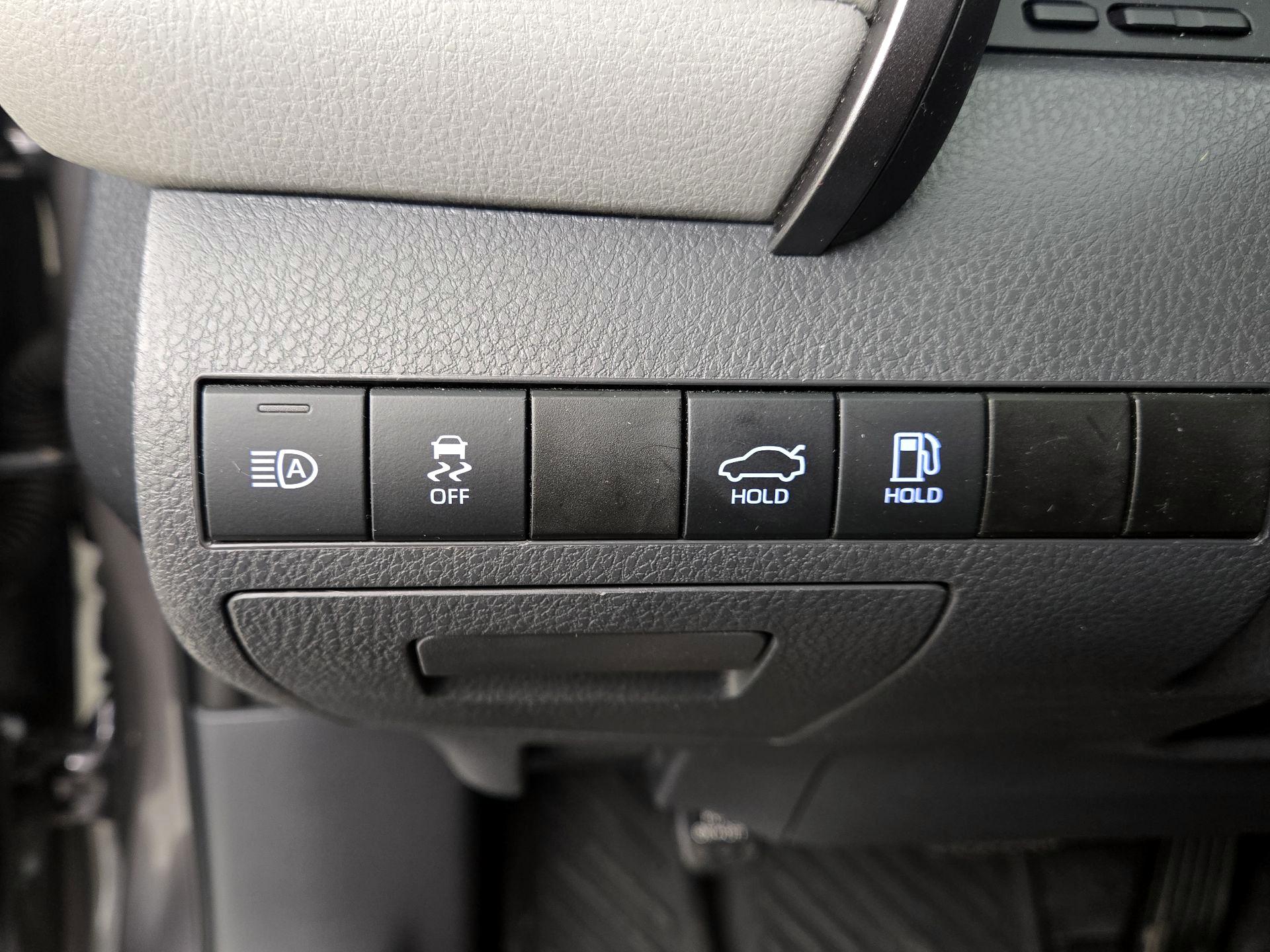 Thumbnail: 2022 Toyota Camry - 13