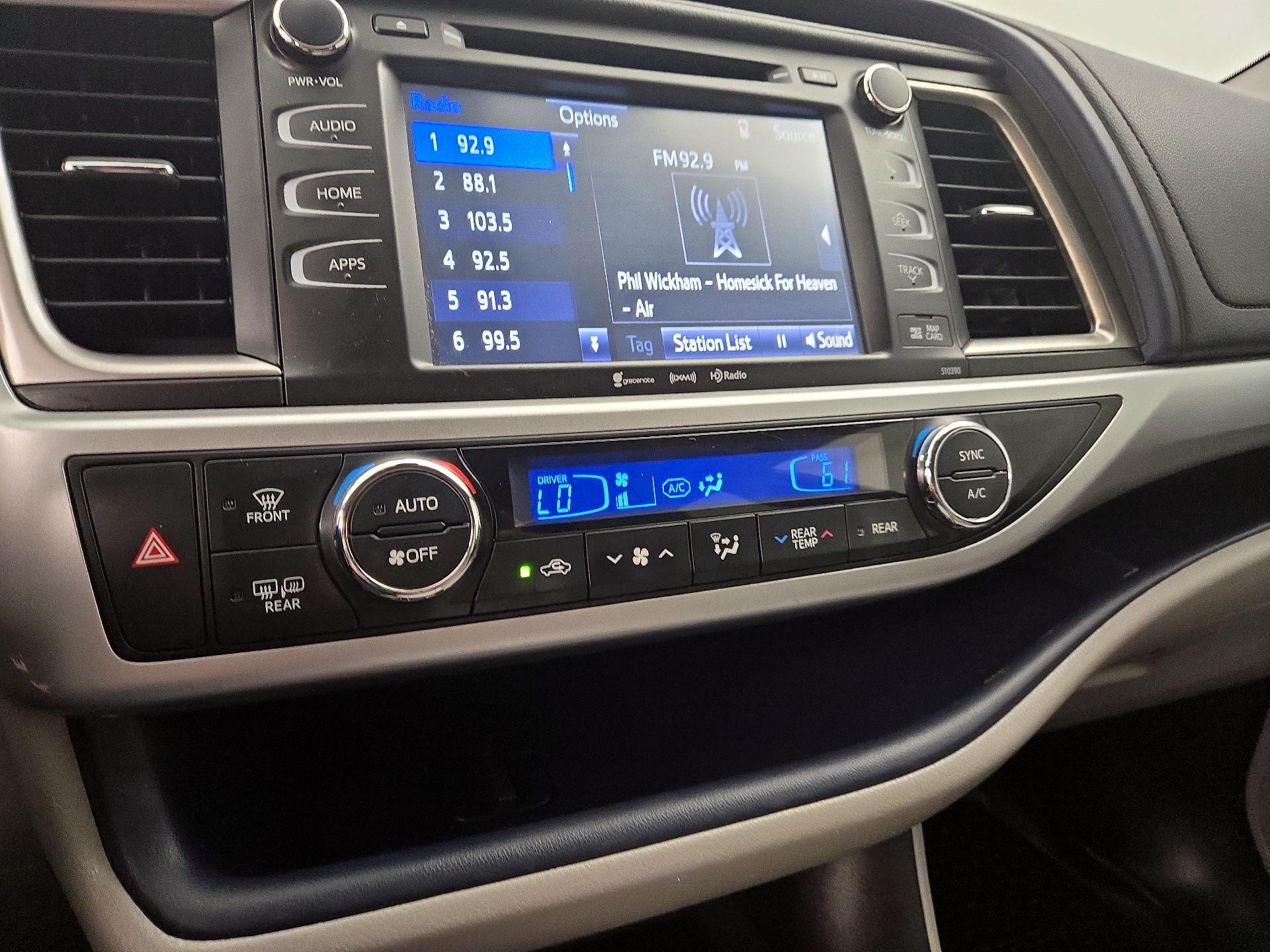 Thumbnail: 2019 Toyota Highlander - 16