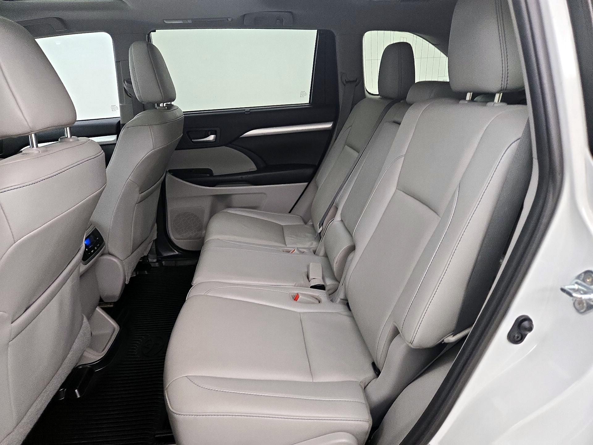 Thumbnail: 2019 Toyota Highlander - 20