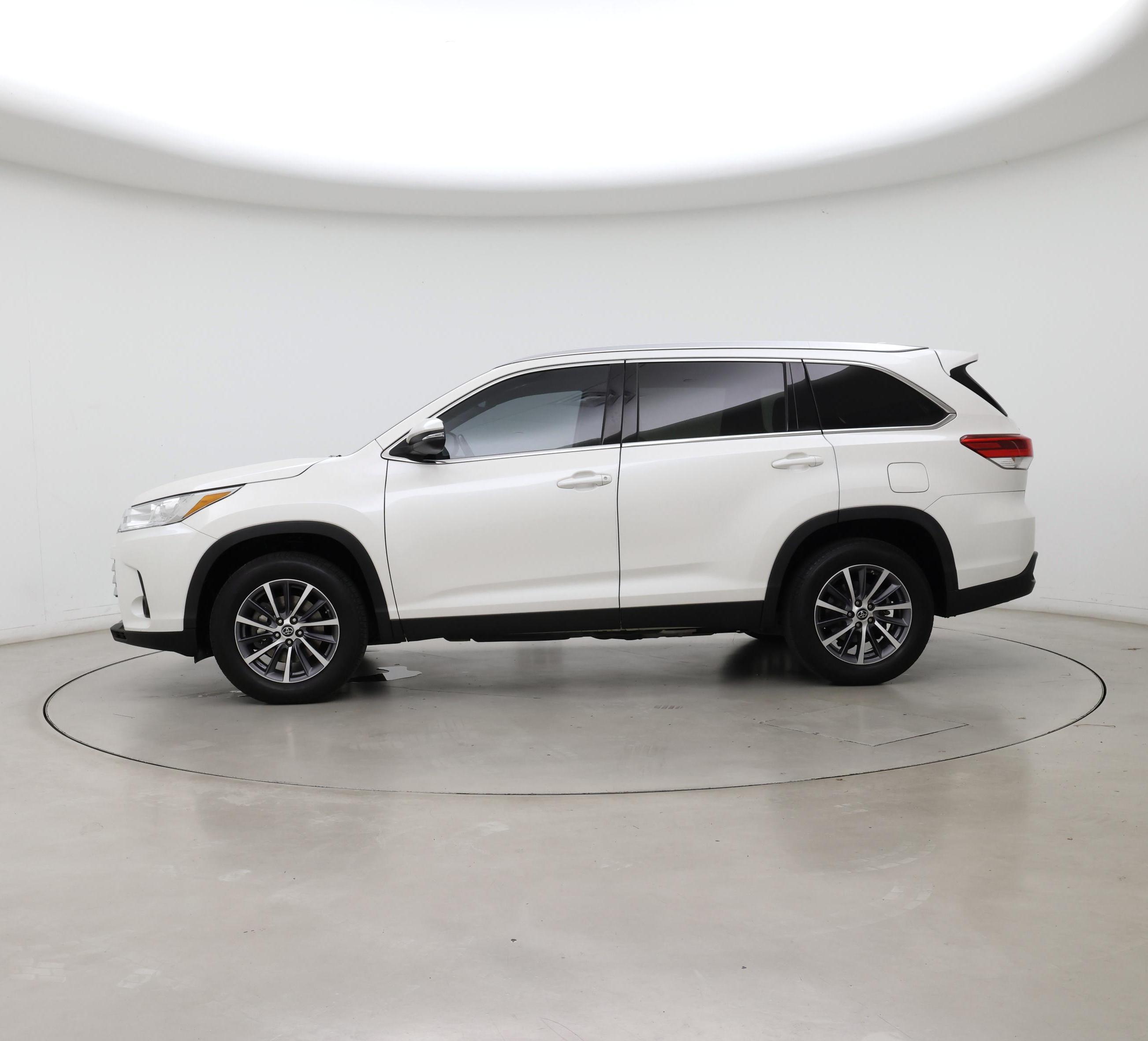 Thumbnail: 2019 Toyota Highlander - 3