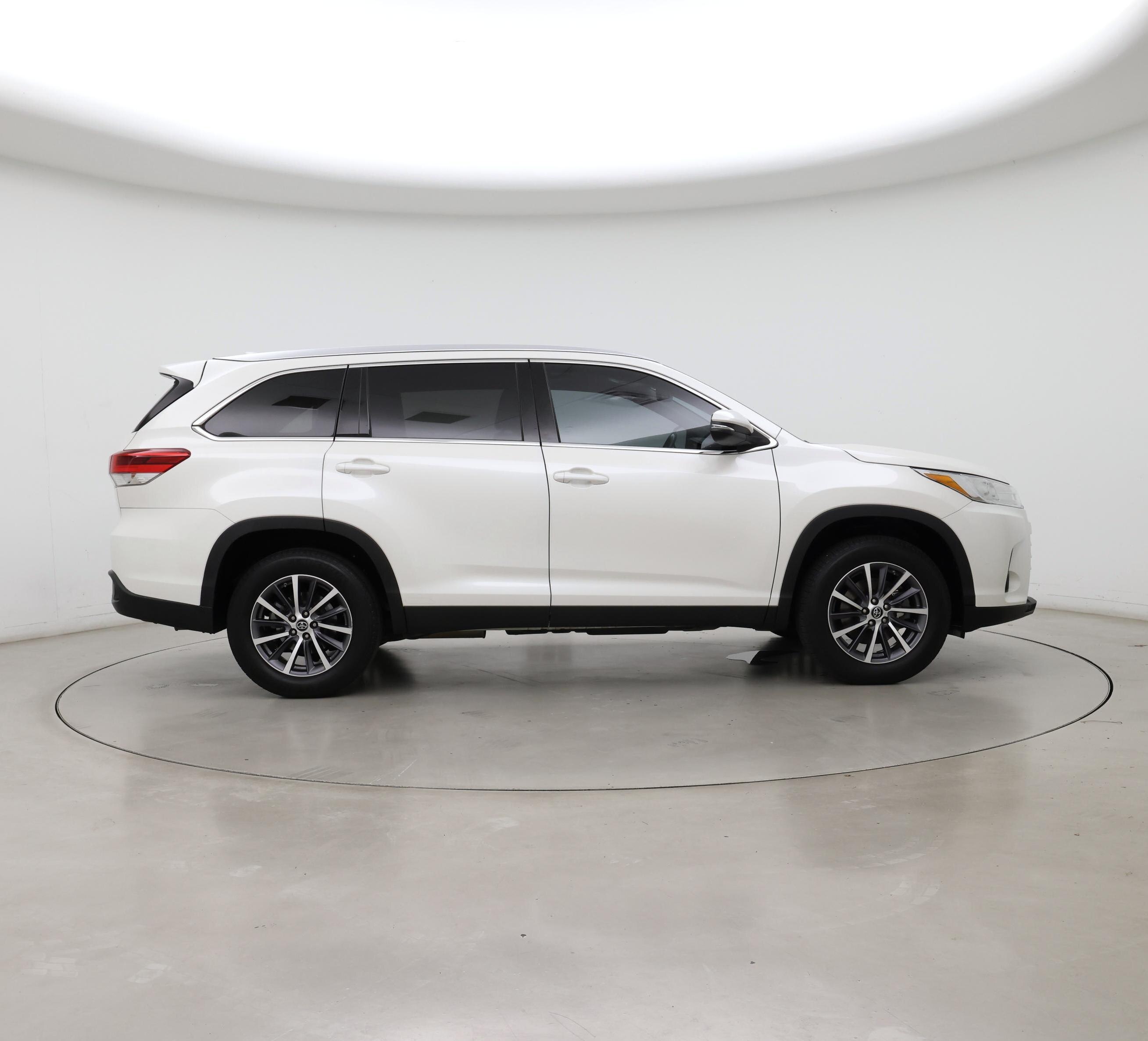 Thumbnail: 2019 Toyota Highlander - 7