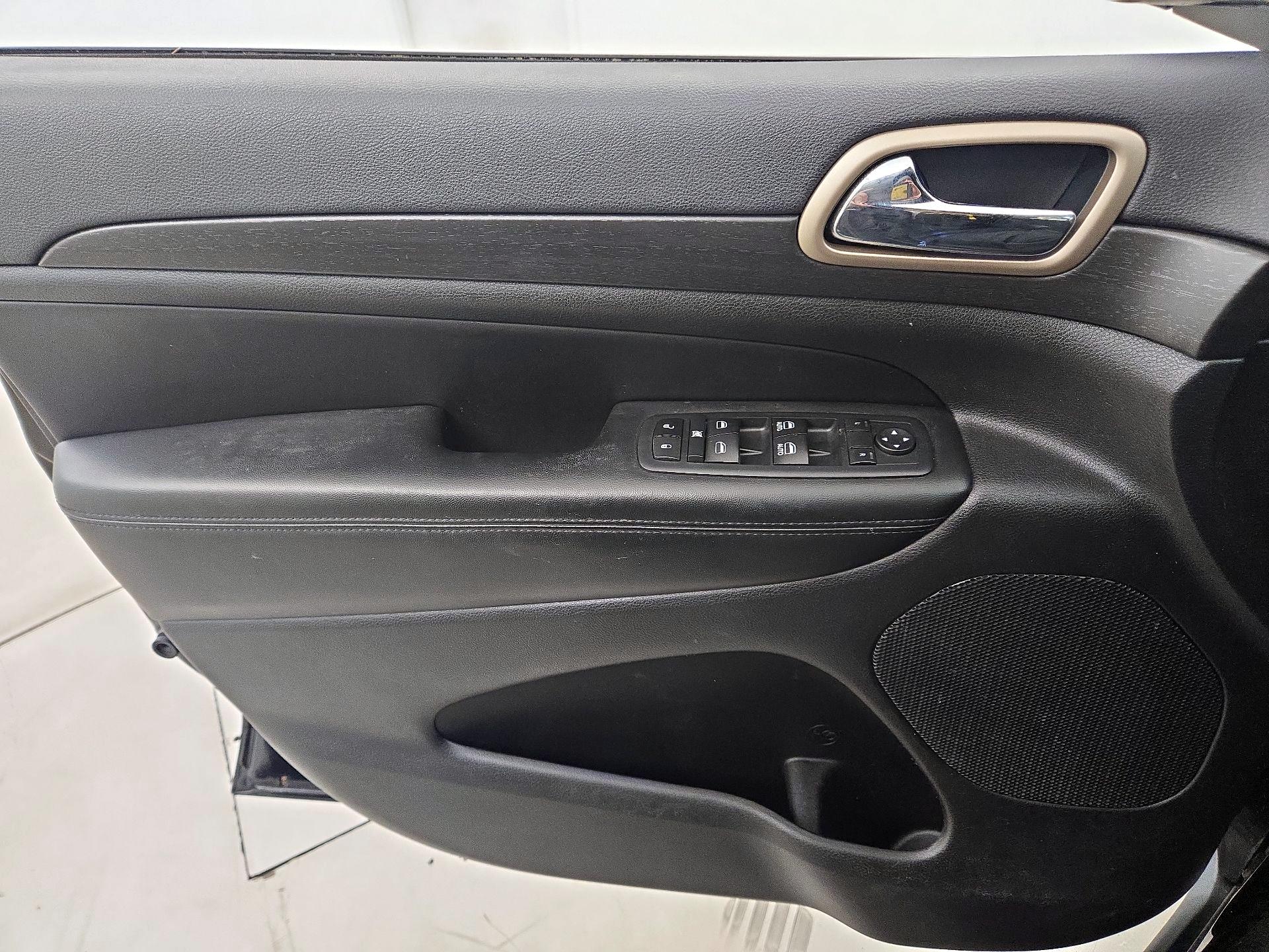 Thumbnail: 2017 Jeep Grand Cherokee - 12