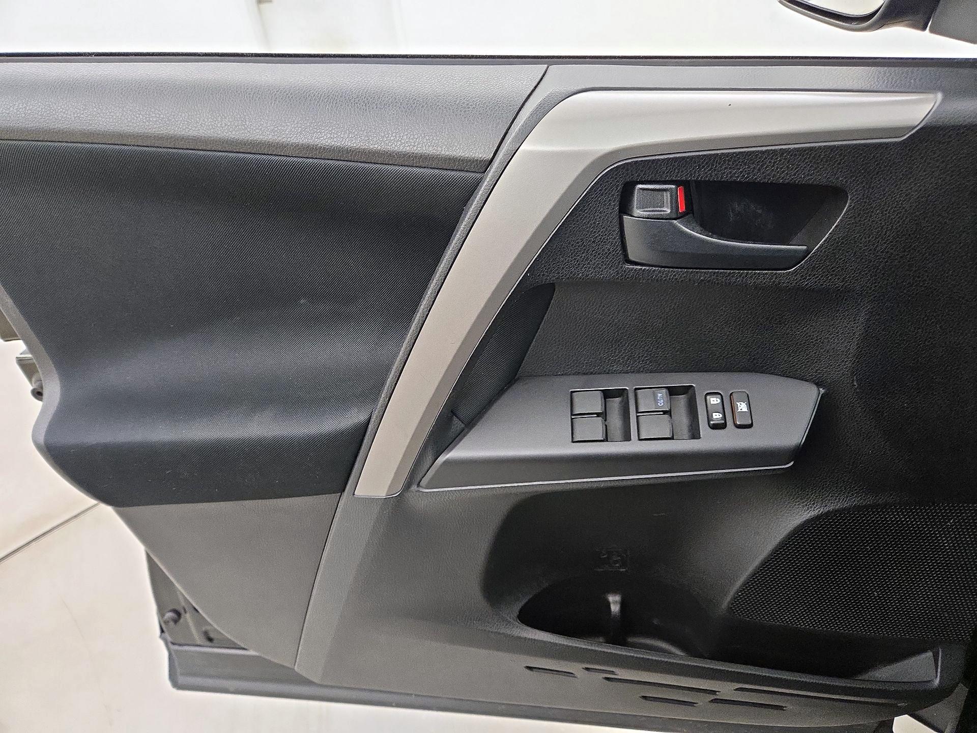 Thumbnail: 2017 Toyota RAV4 - 12