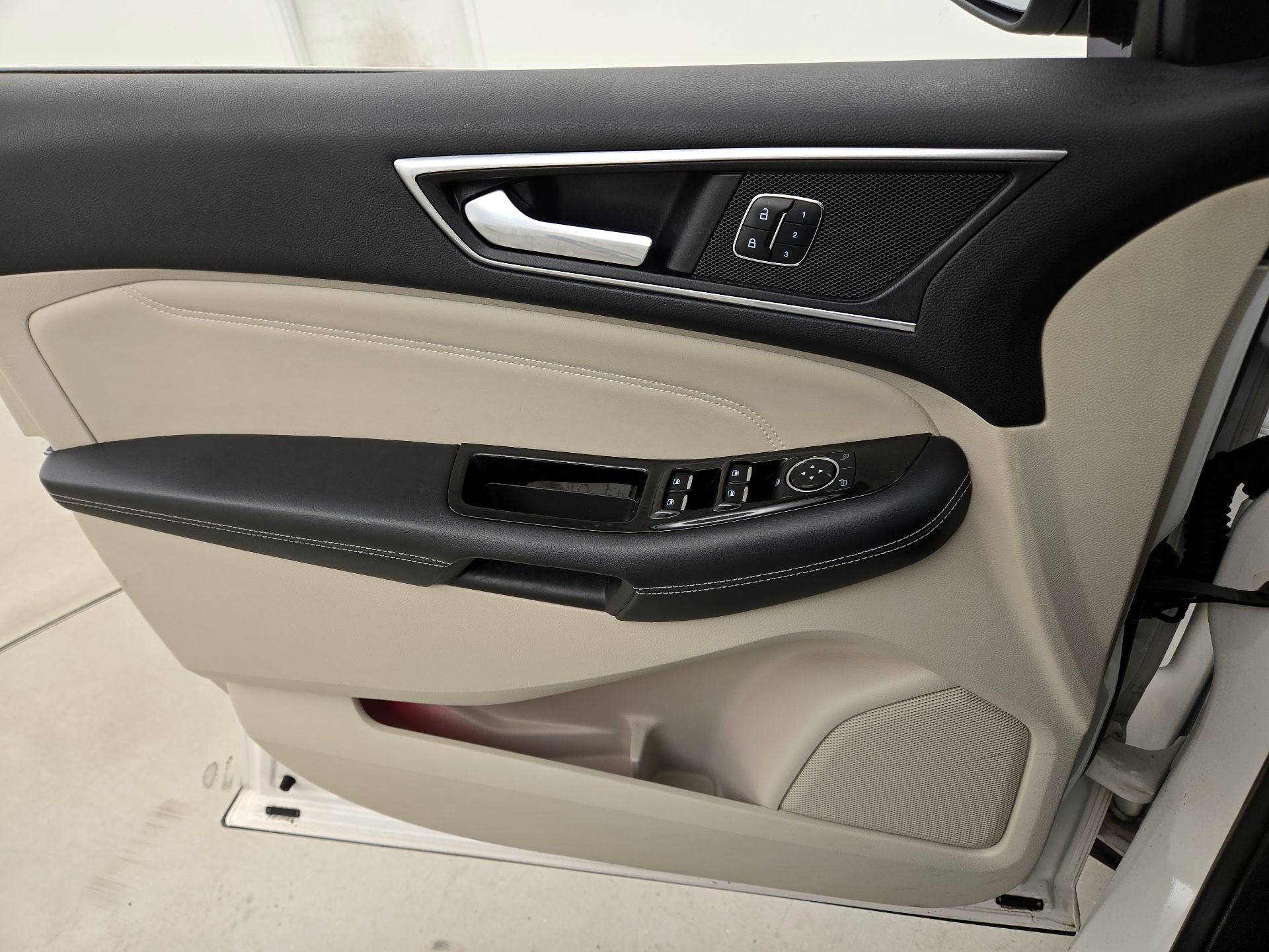 Thumbnail: 2015 Ford Edge - 12