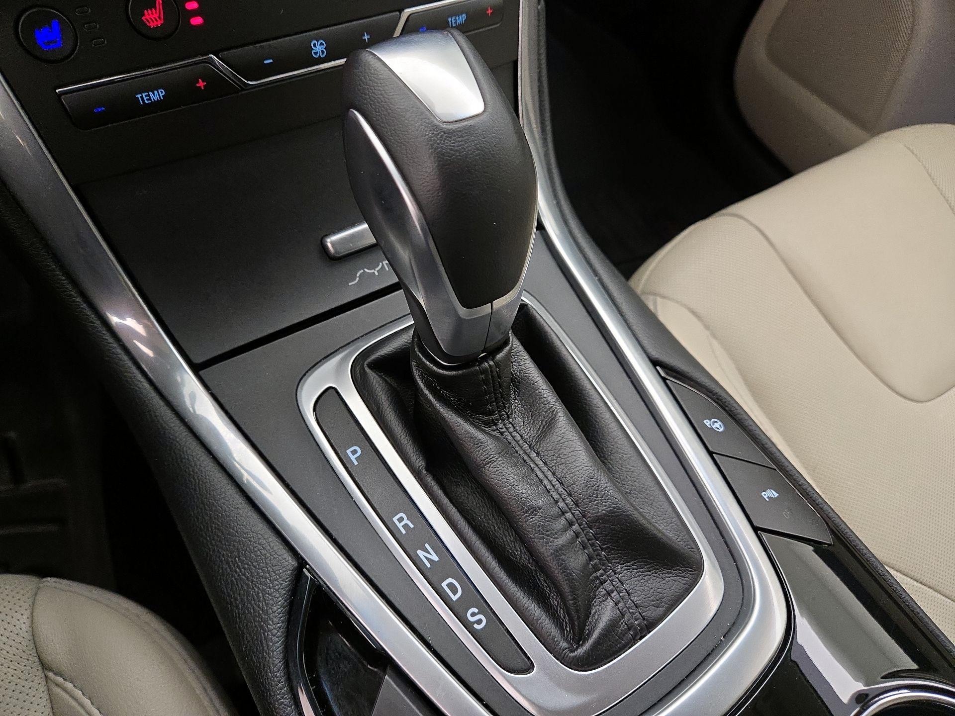 Thumbnail: 2015 Ford Edge - 17