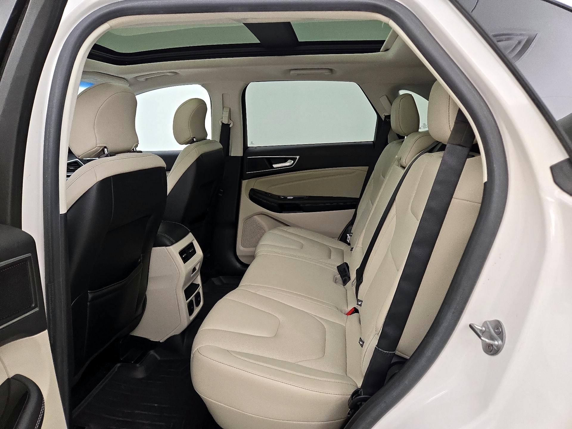 Thumbnail: 2015 Ford Edge - 20