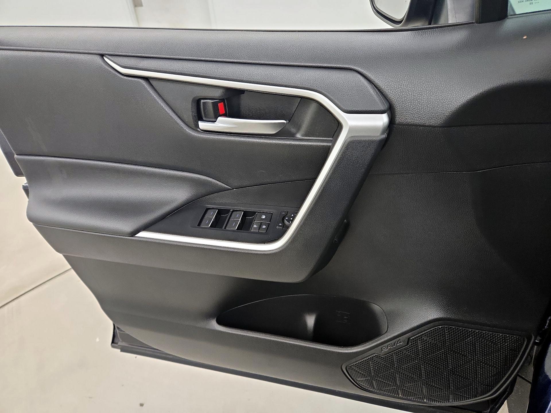 Thumbnail: 2022 Toyota RAV4 - 12