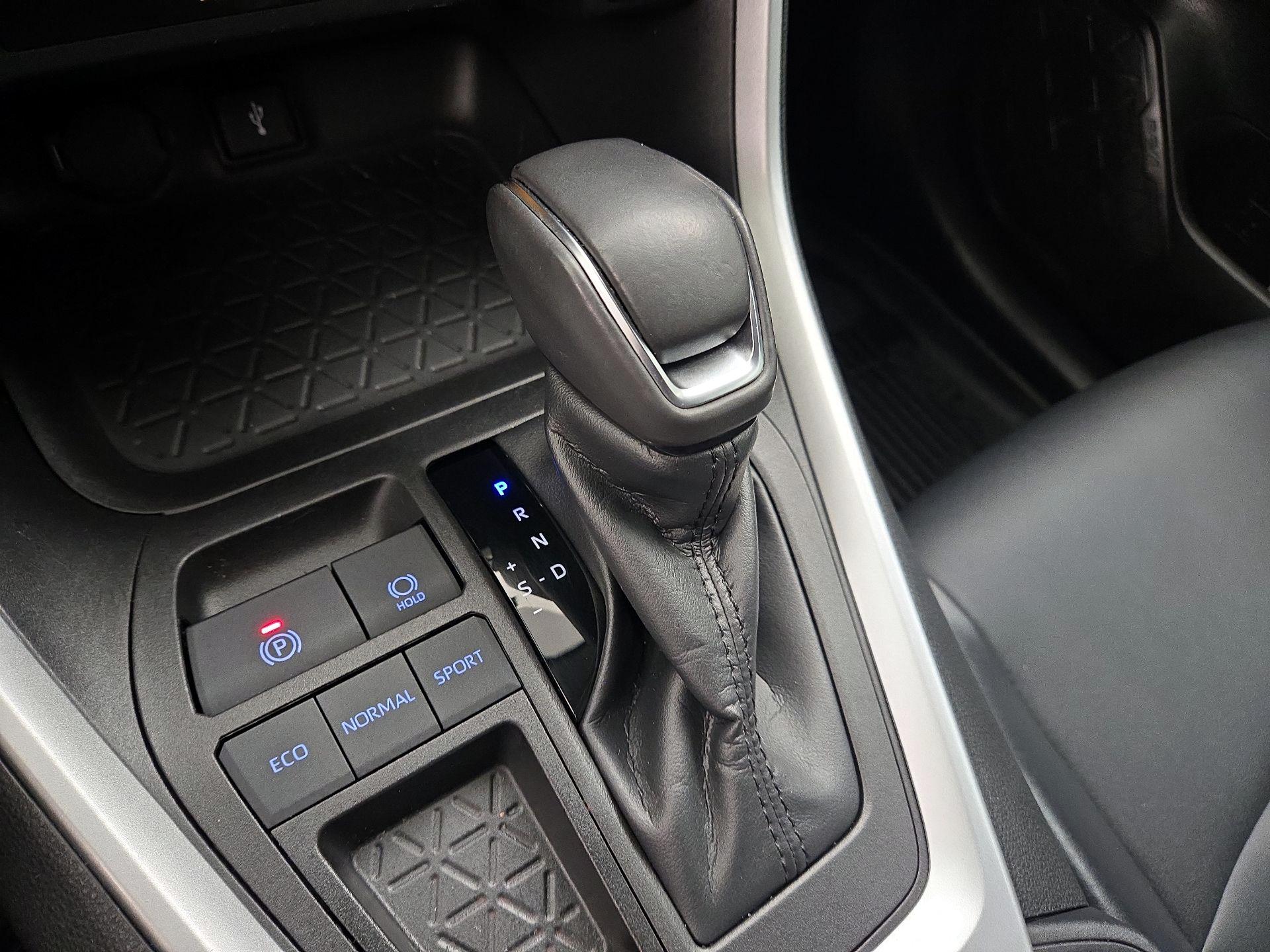 Thumbnail: 2022 Toyota RAV4 - 17