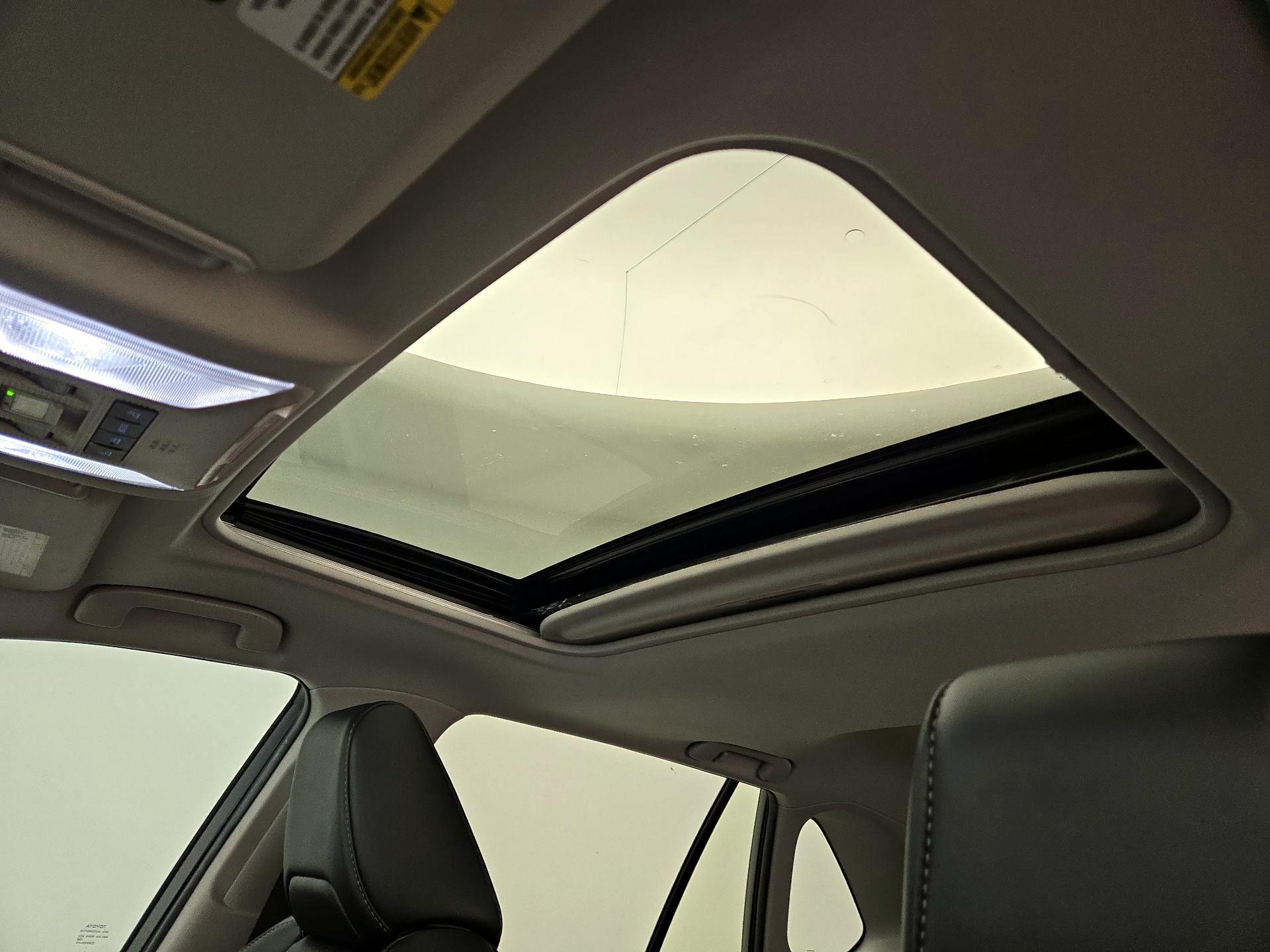 Thumbnail: 2022 Toyota RAV4 - 19