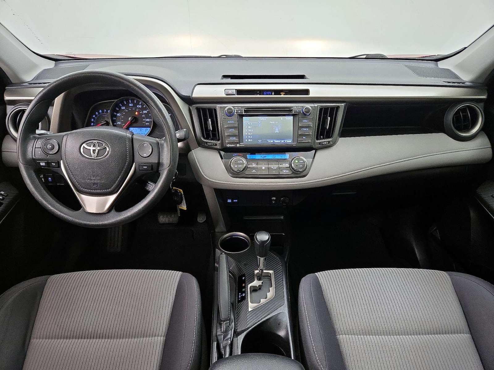 2015 Toyota RAV4 XLE - Photo 10