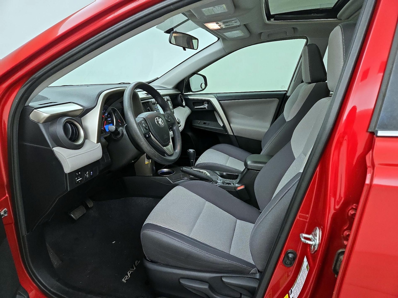2015 Toyota RAV4 XLE - Photo 12