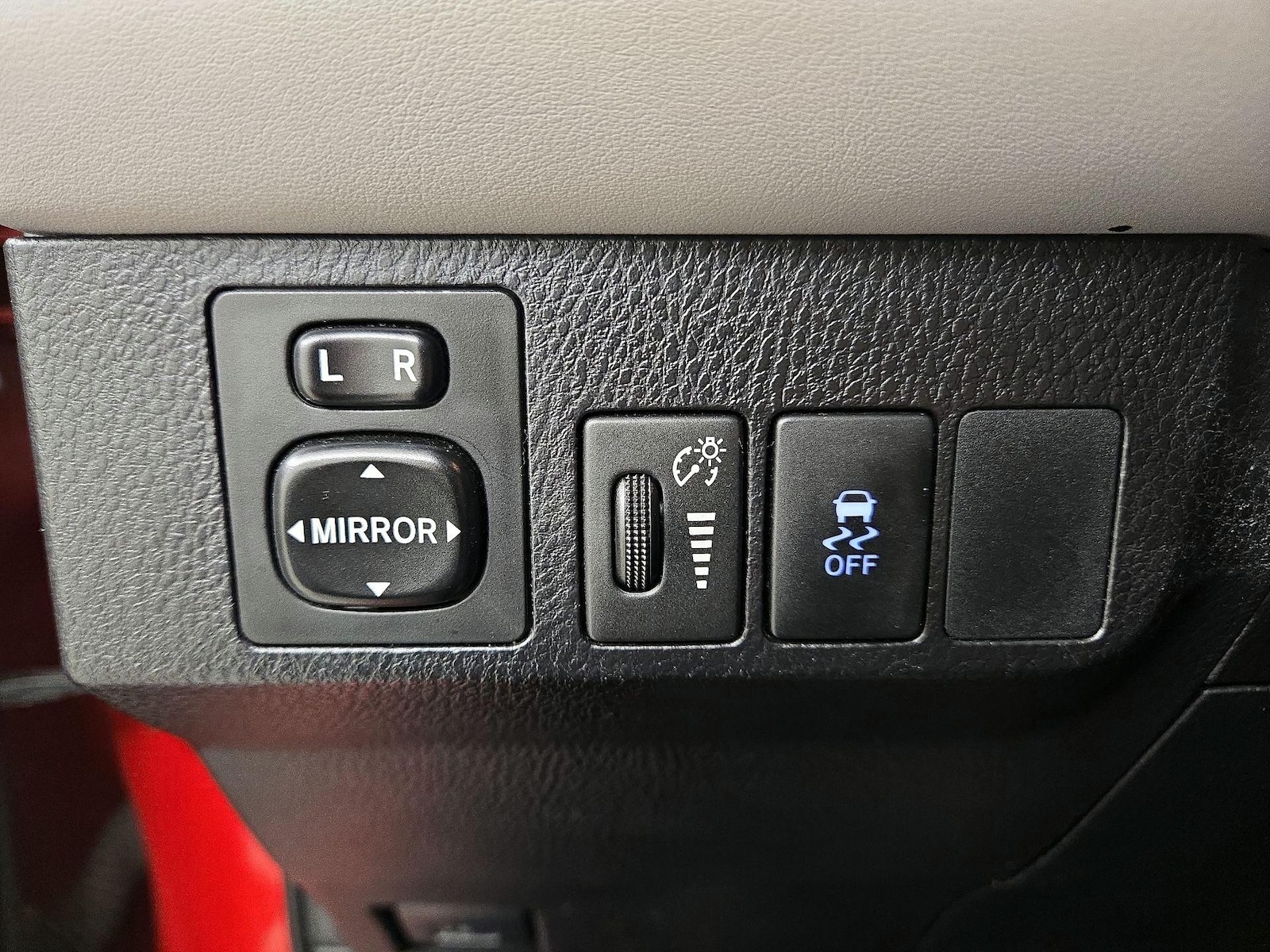 2015 Toyota RAV4 XLE - Photo 14