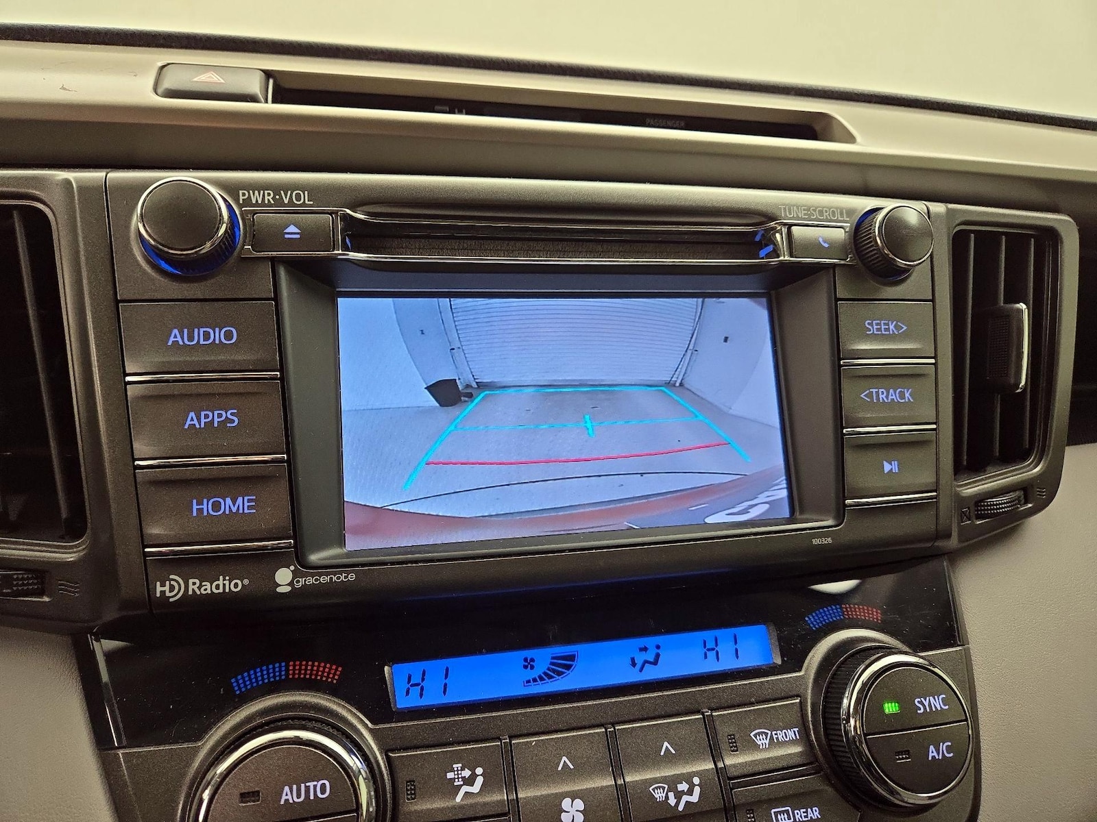 2015 Toyota RAV4 XLE - Photo 15