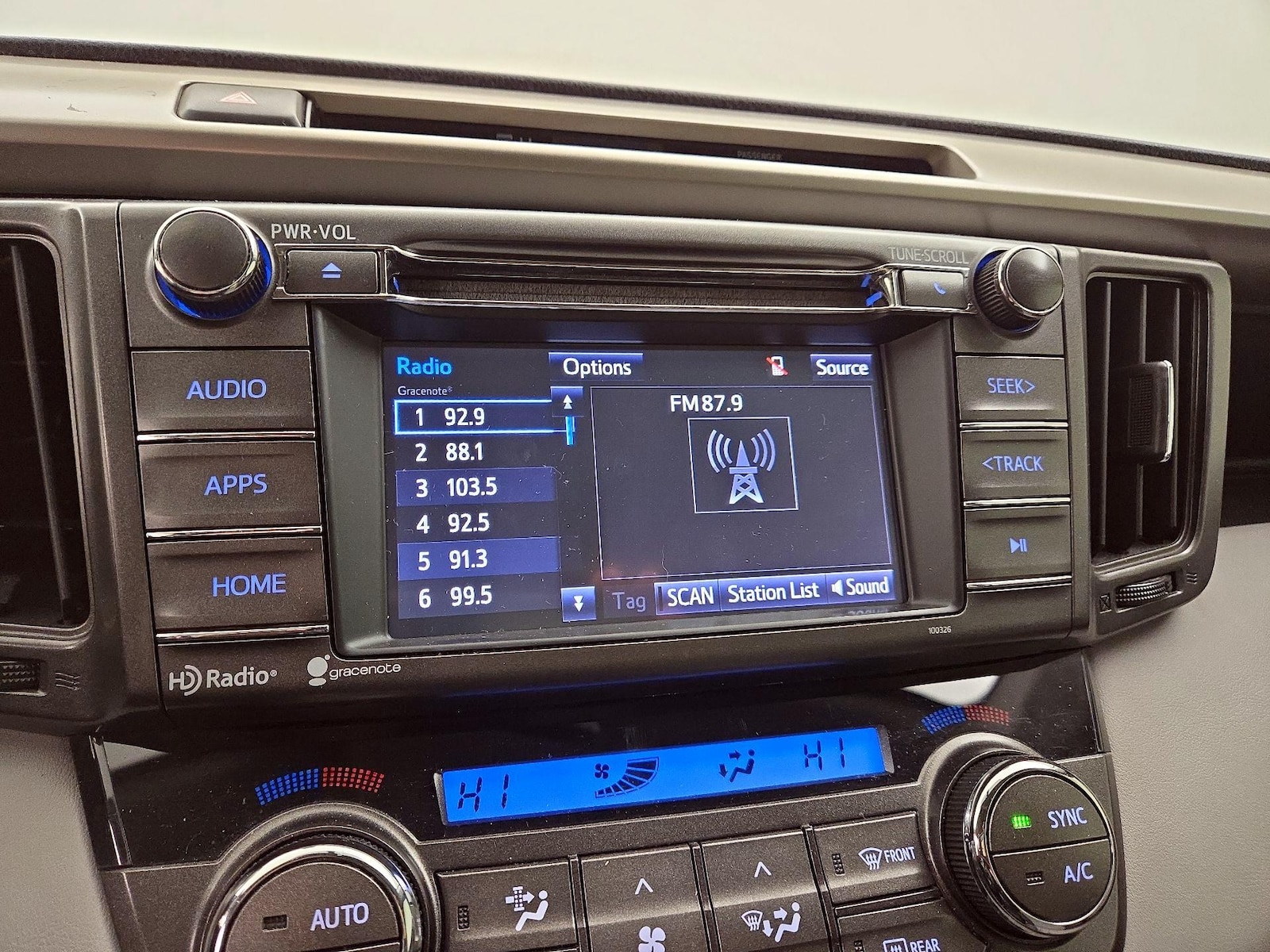 2015 Toyota RAV4 XLE - Photo 16