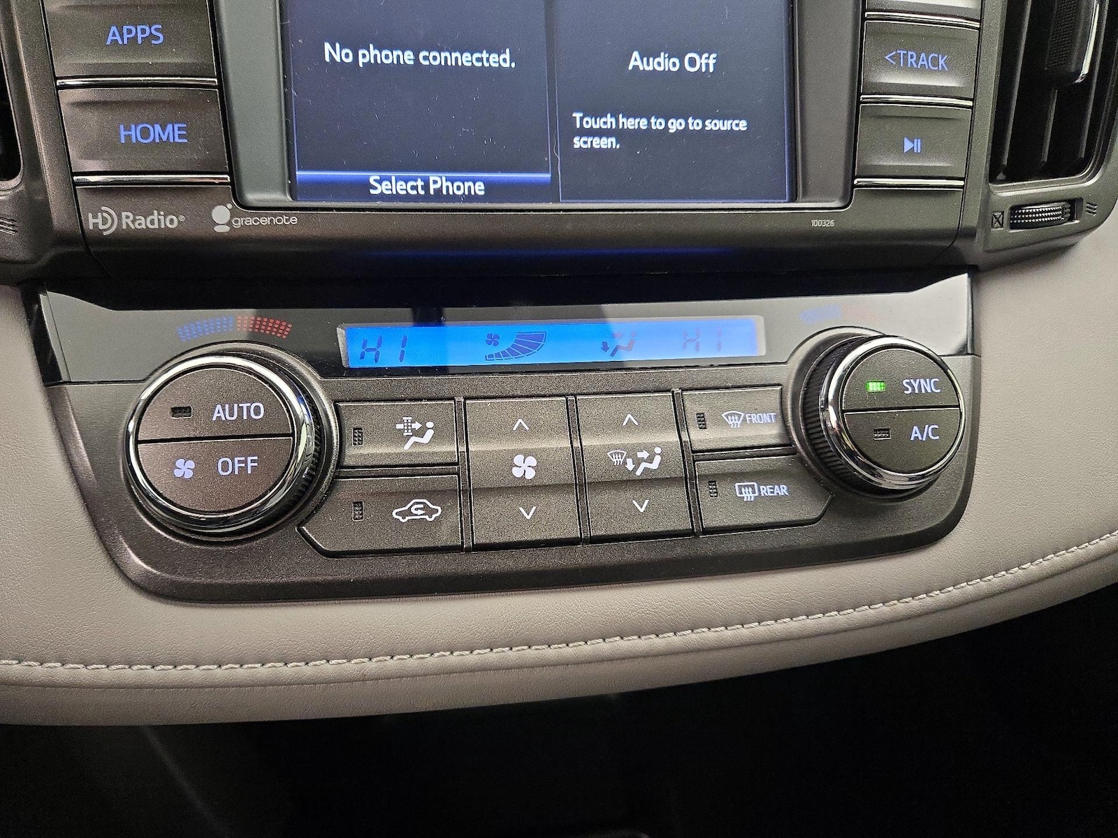2015 Toyota RAV4 XLE - Photo 17
