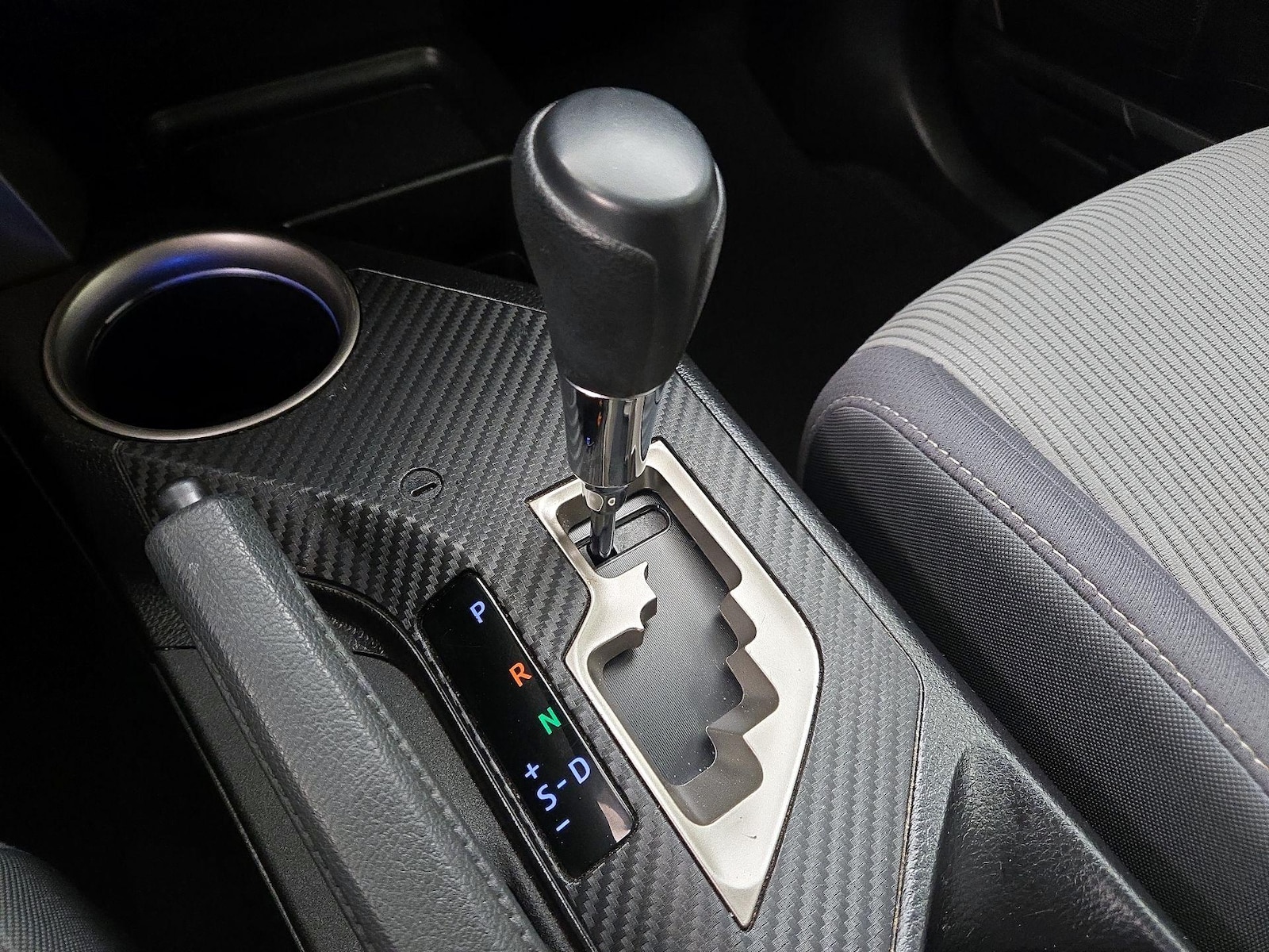 2015 Toyota RAV4 XLE - Photo 18