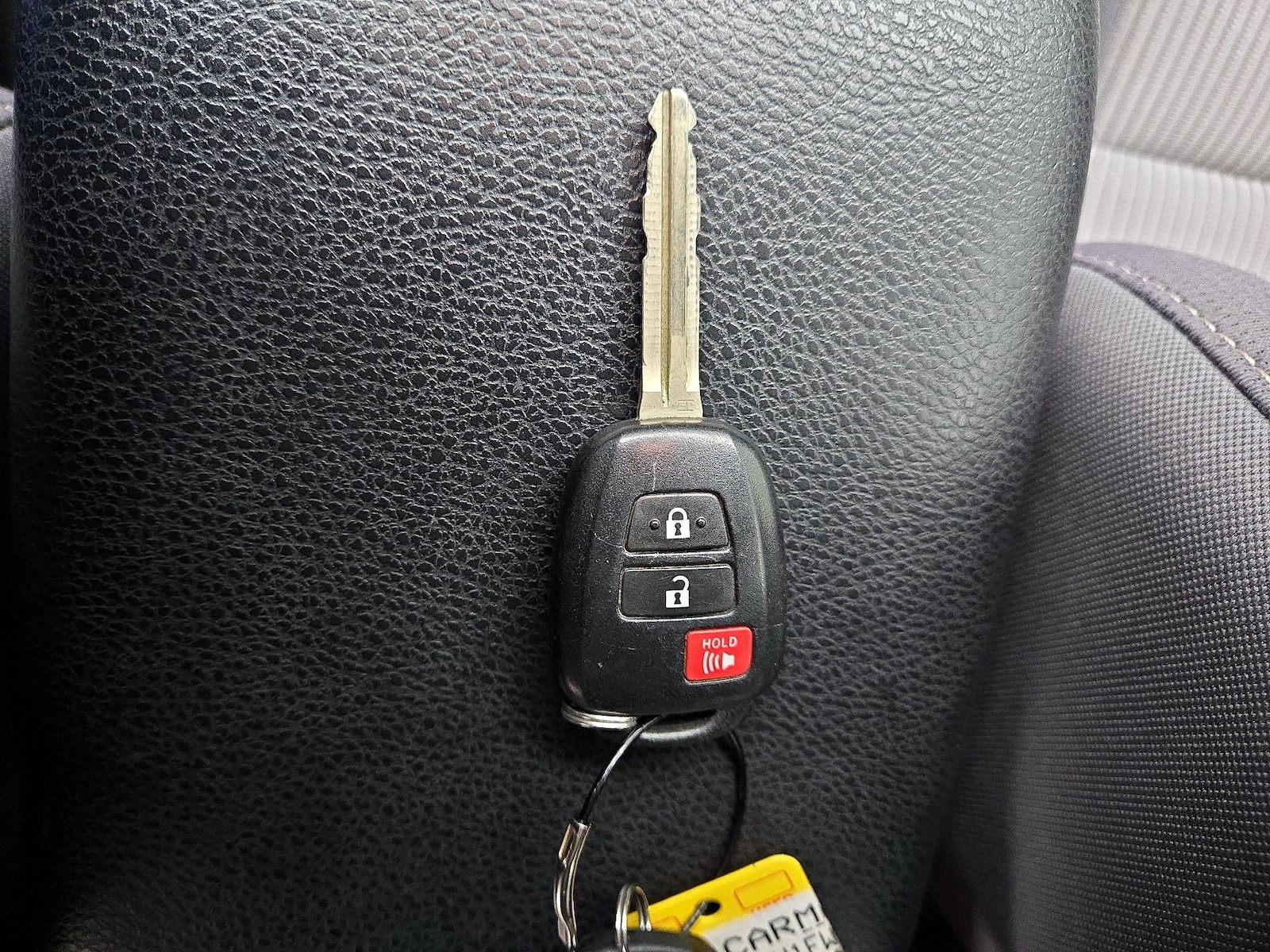 2015 Toyota RAV4 XLE - Photo 24