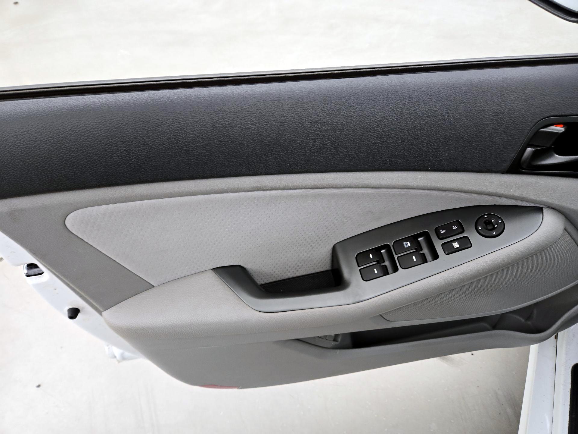 Thumbnail: 2015 Kia Optima - 12