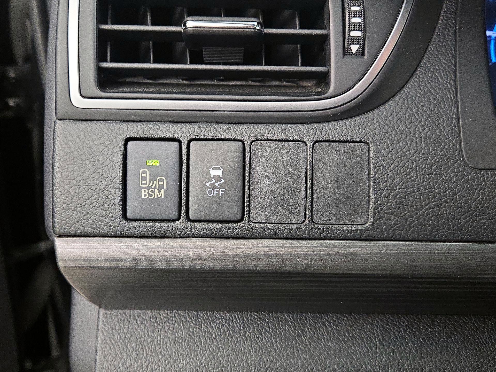 Thumbnail: 2015 Toyota Camry - 13