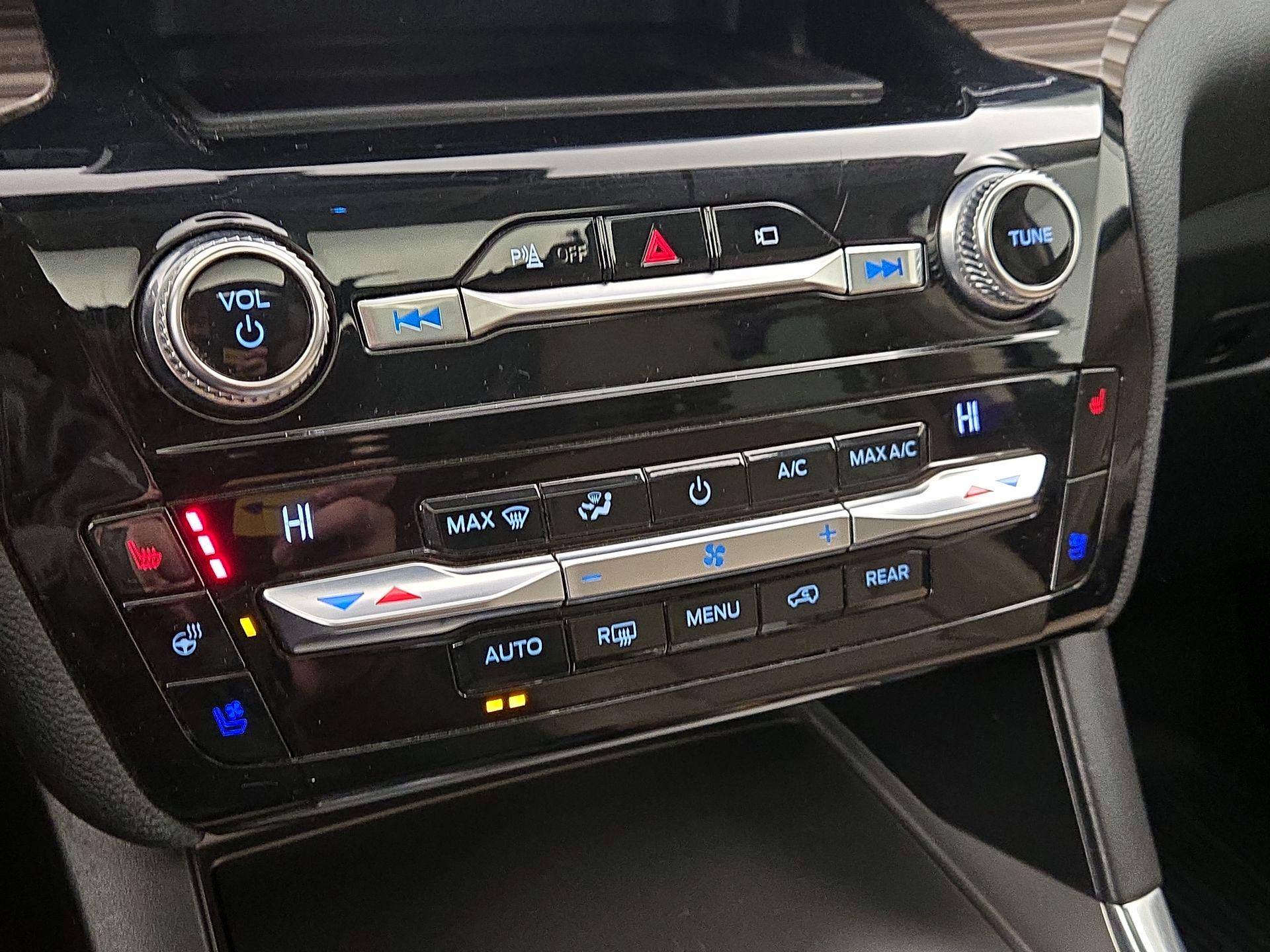 Thumbnail: 2021 Ford Explorer - 17