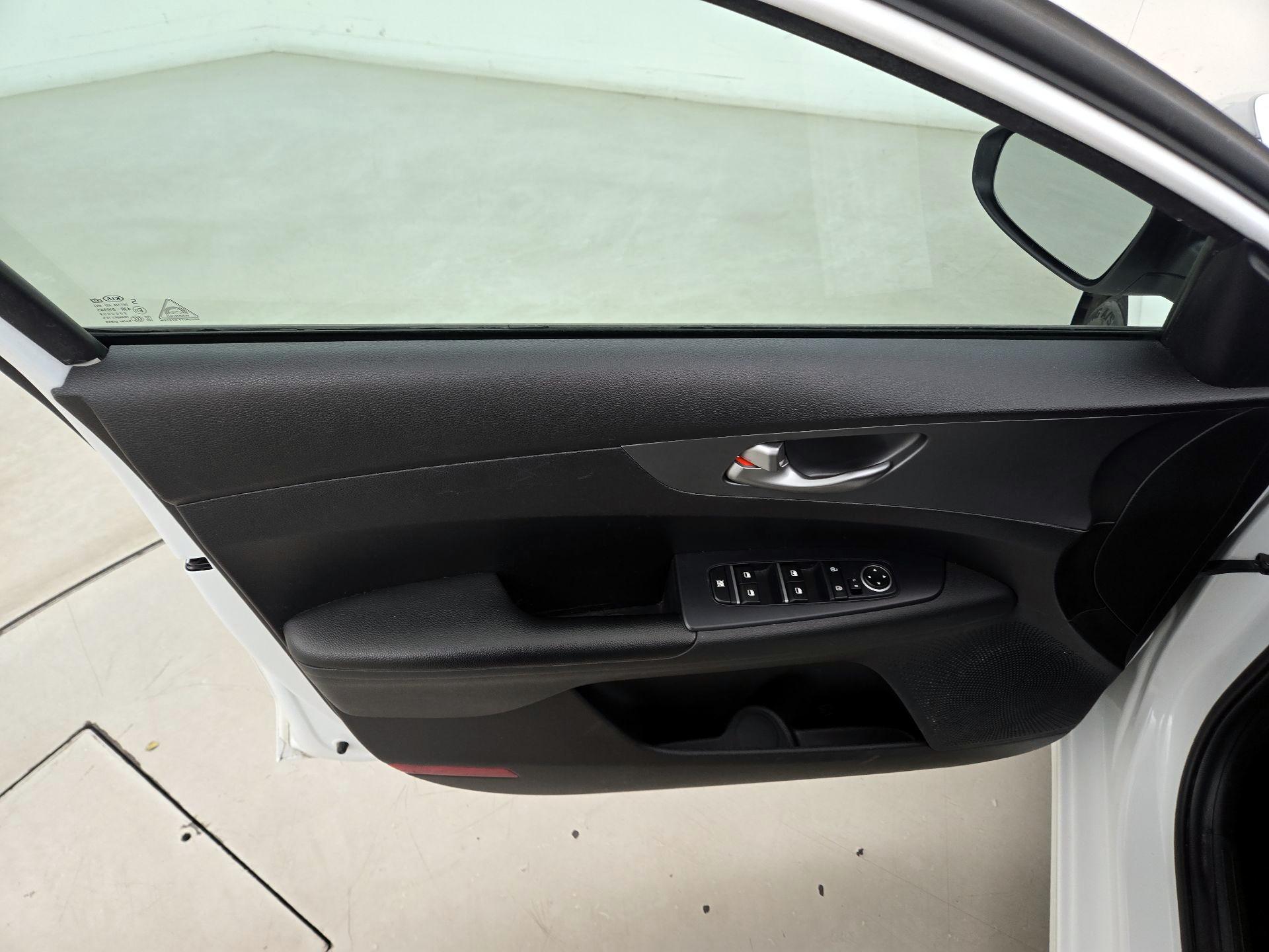 Thumbnail: 2020 Kia Forte - 12