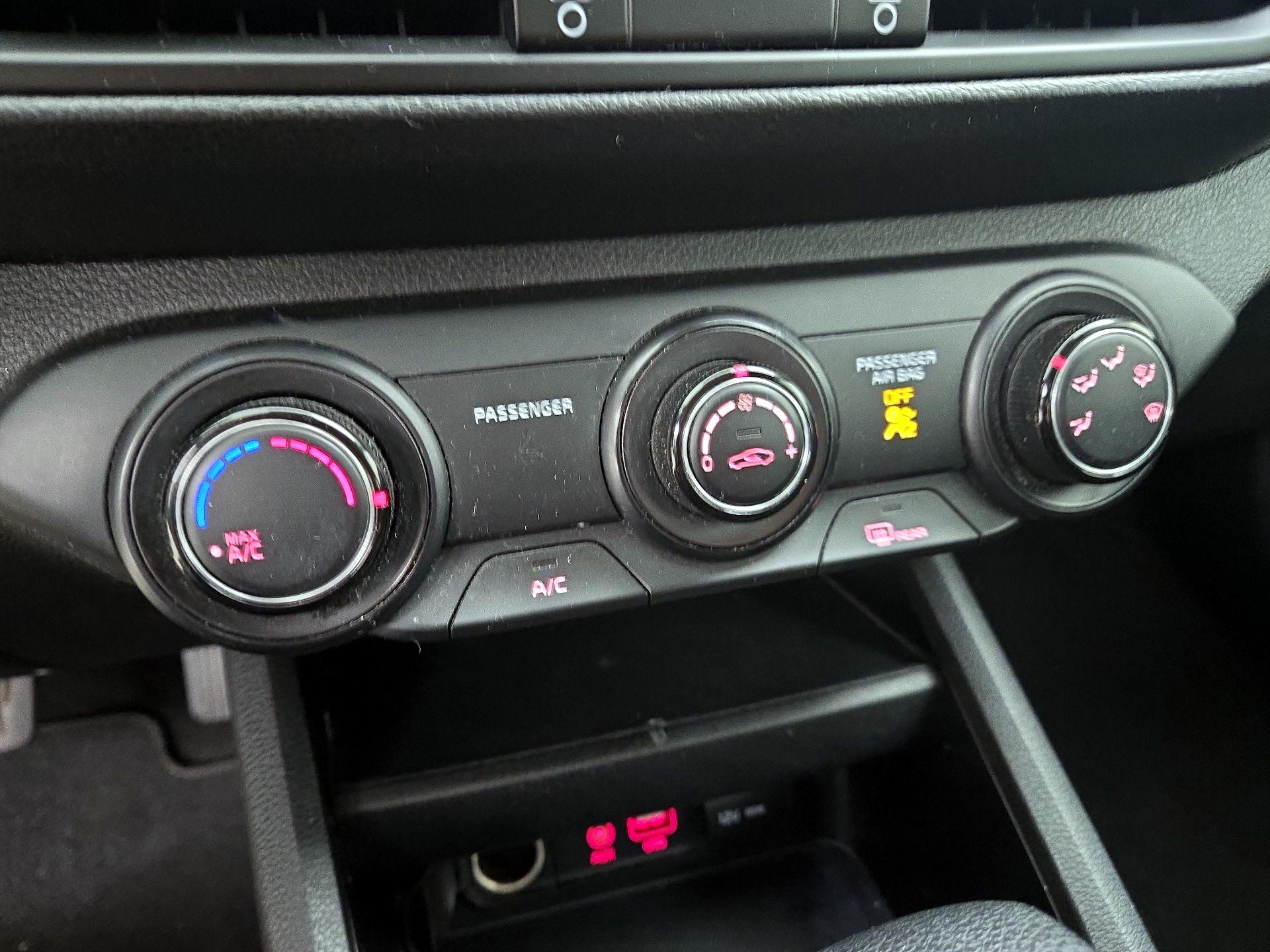 Thumbnail: 2020 Kia Forte - 16