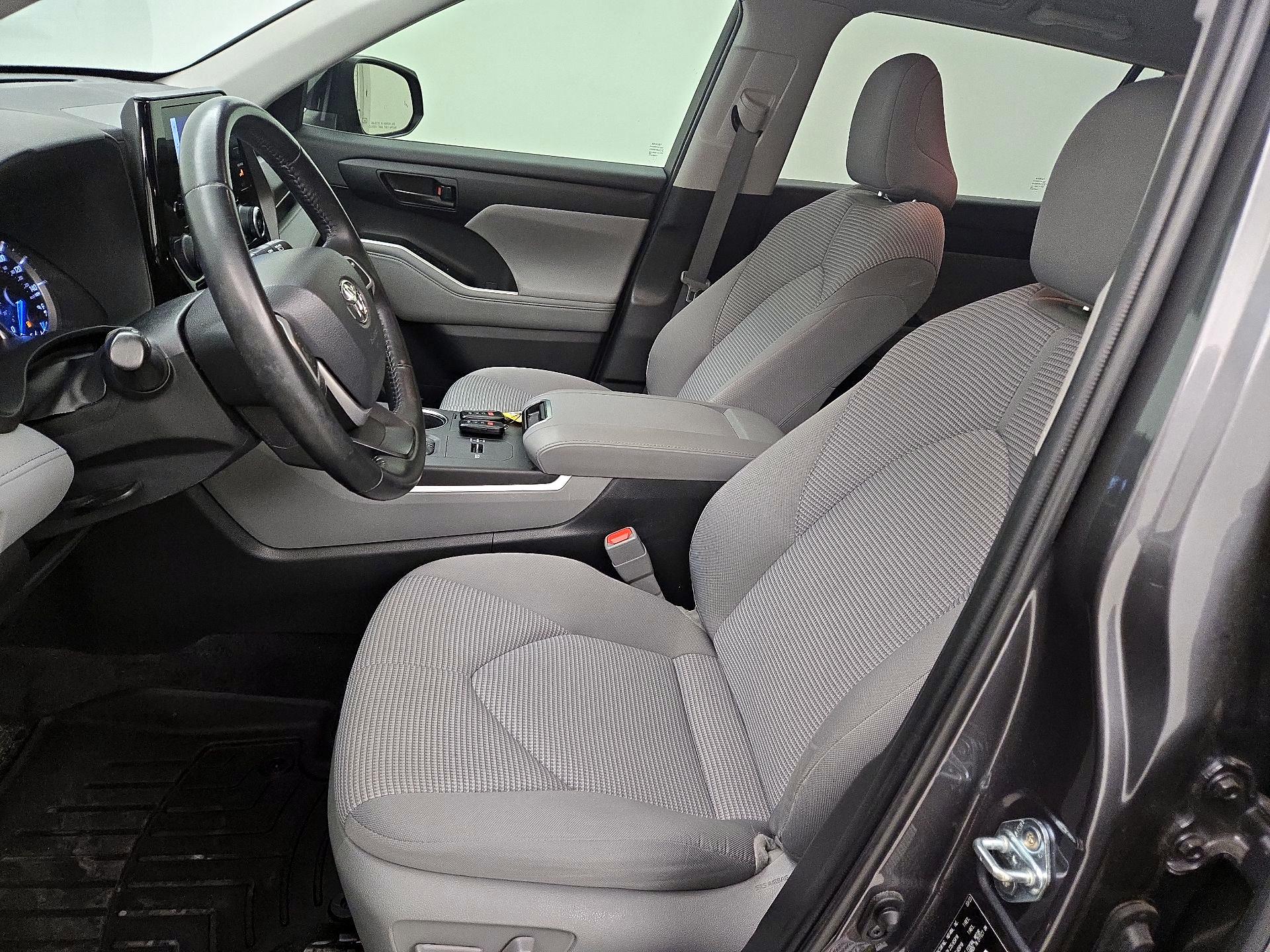 Thumbnail: 2023 Toyota Highlander - 11