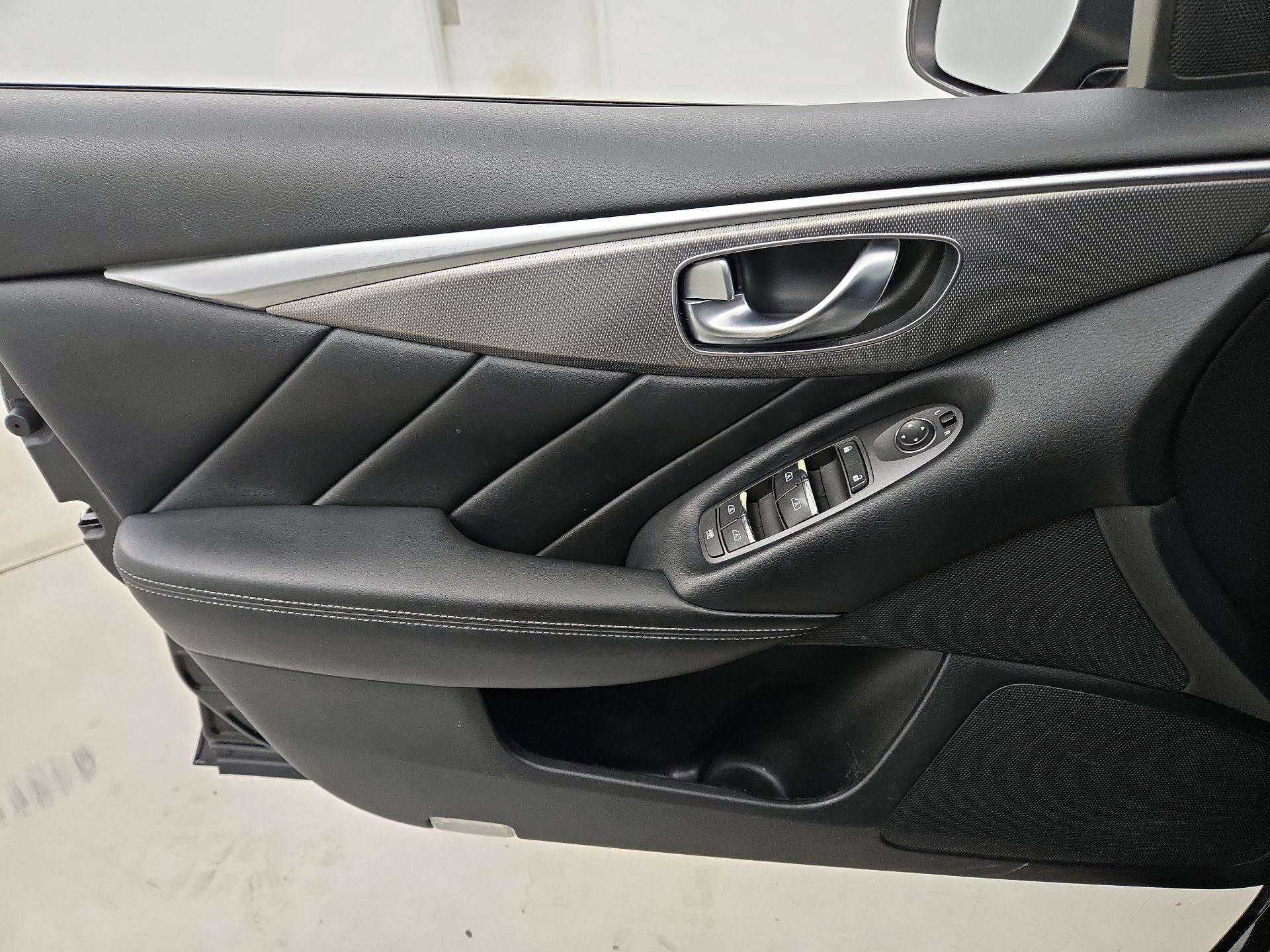 Thumbnail: 2015 INFINITI Q50 - 12