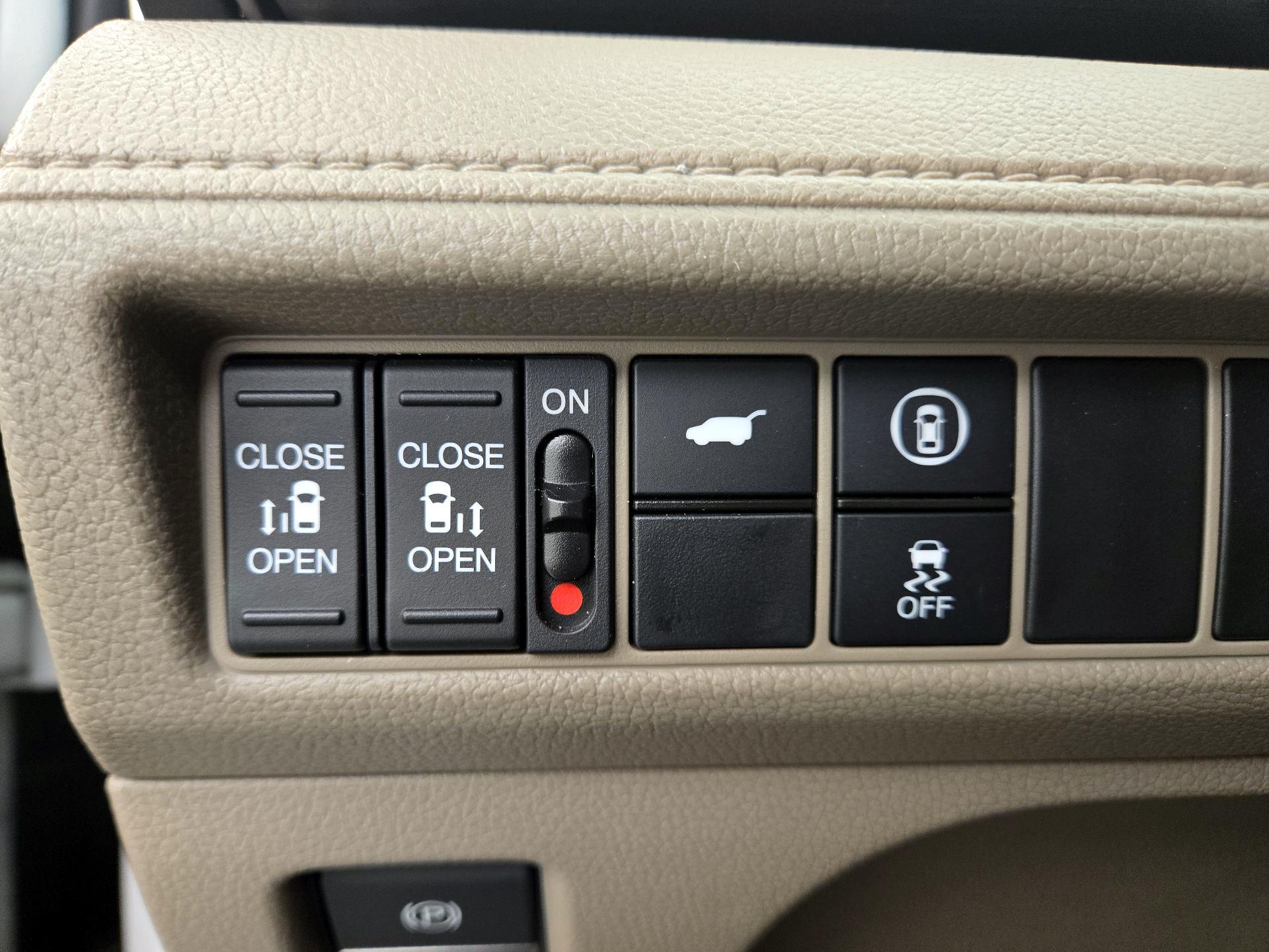 Thumbnail: 2023 Honda Odyssey - 13