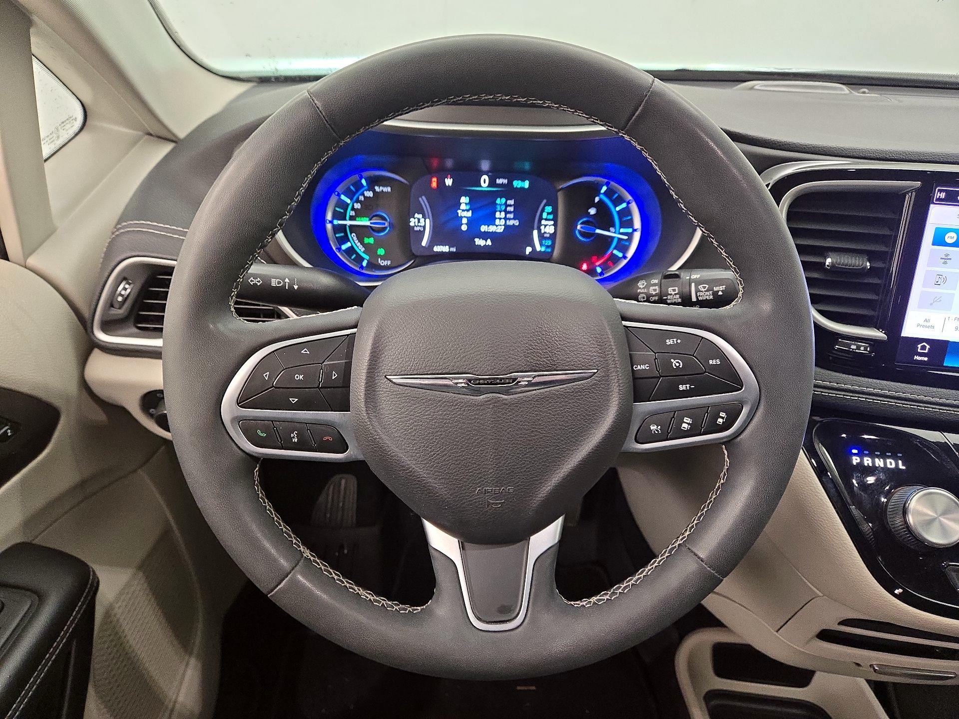 Thumbnail: 2022 Chrysler Pacifica - 10